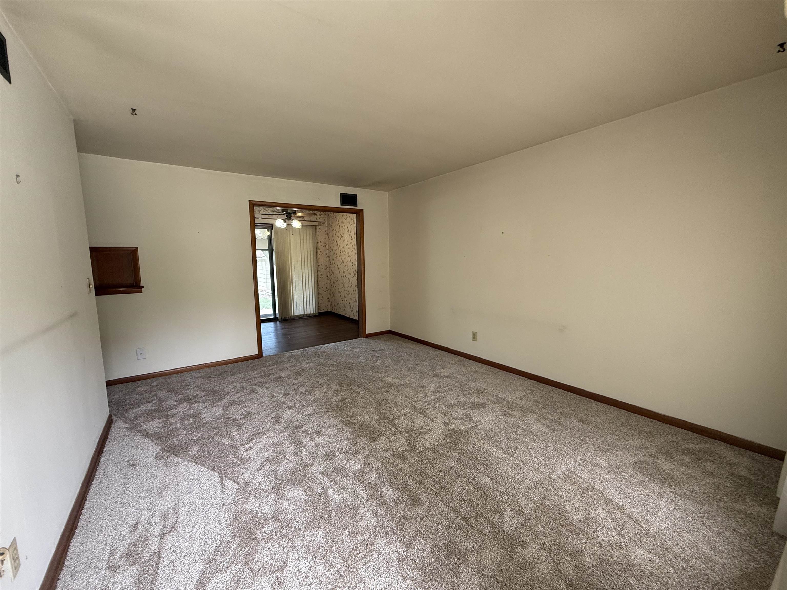 415 W Spring Dr. Property Photo 2