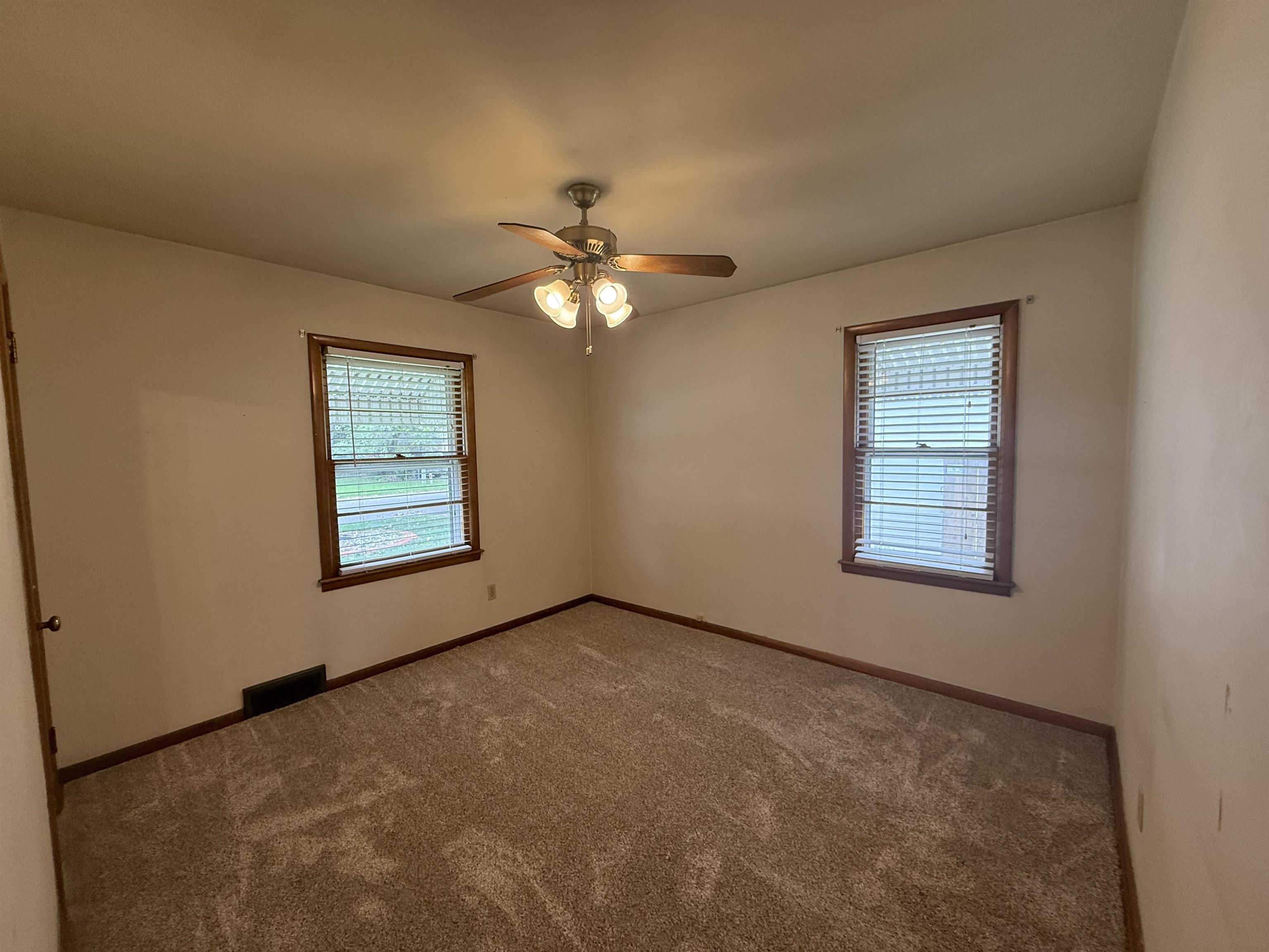 415 W Spring Dr. Property Photo 5