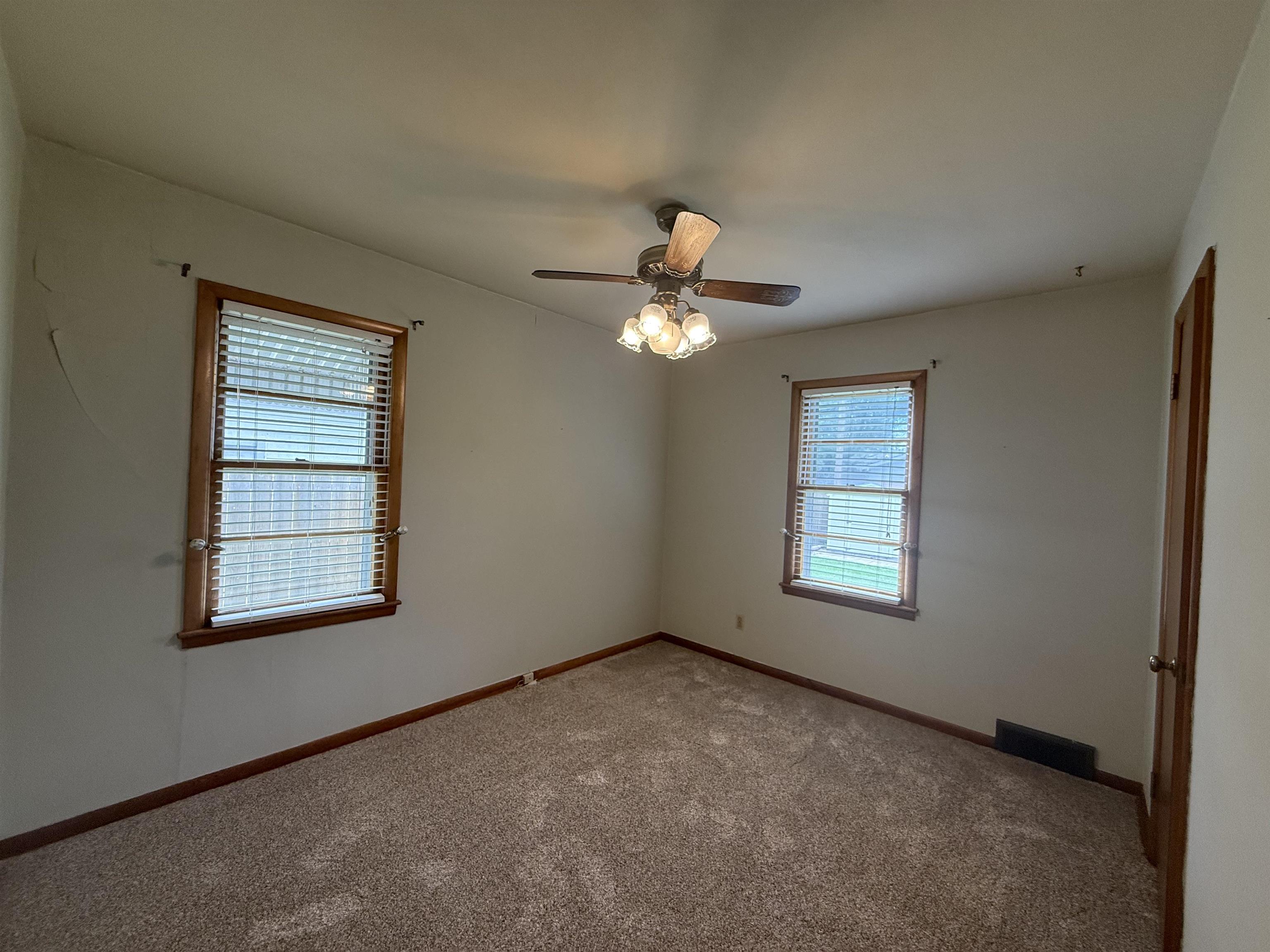 415 W Spring Dr. Property Photo 6
