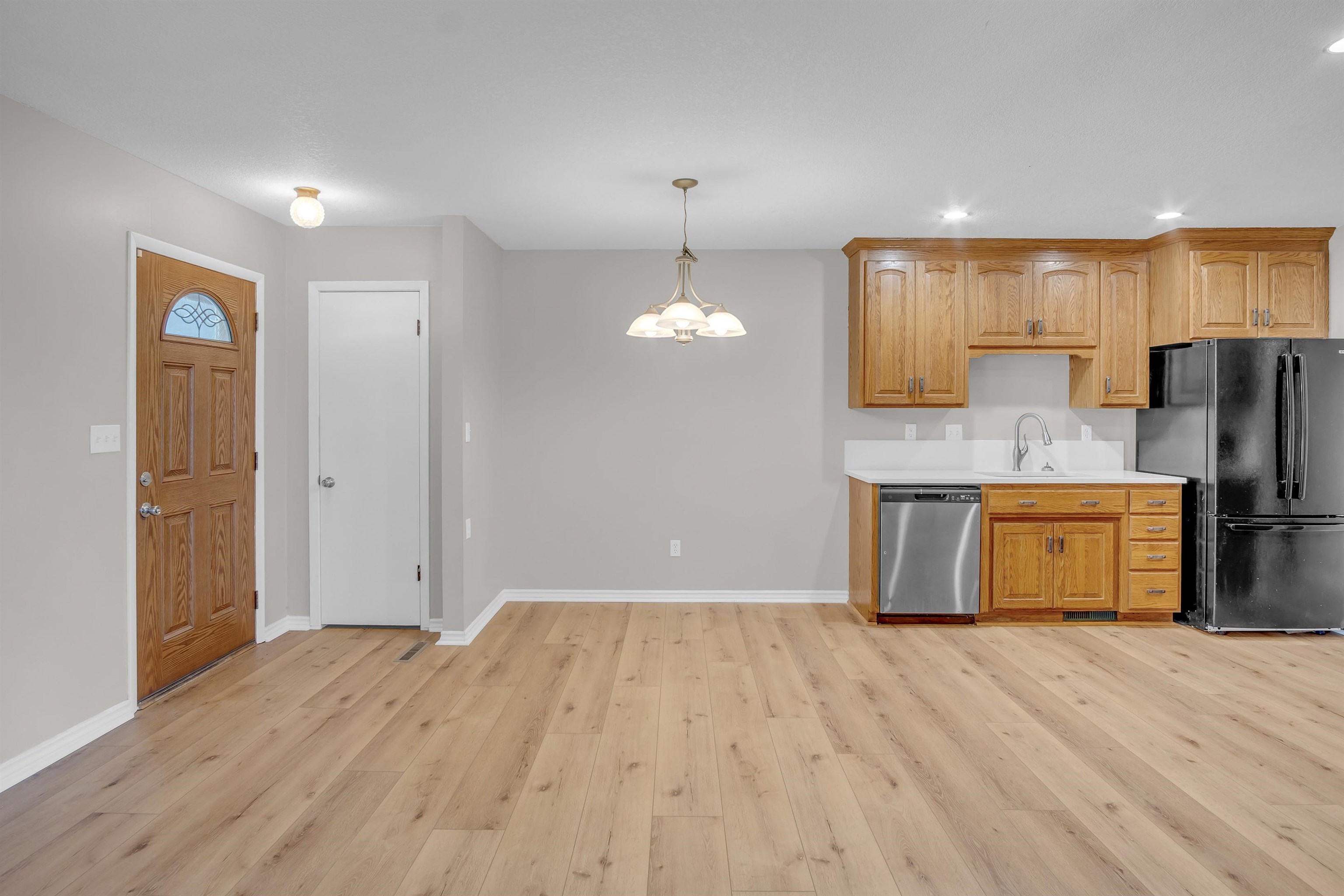428 Meadowbrook Dr Property Photo 4