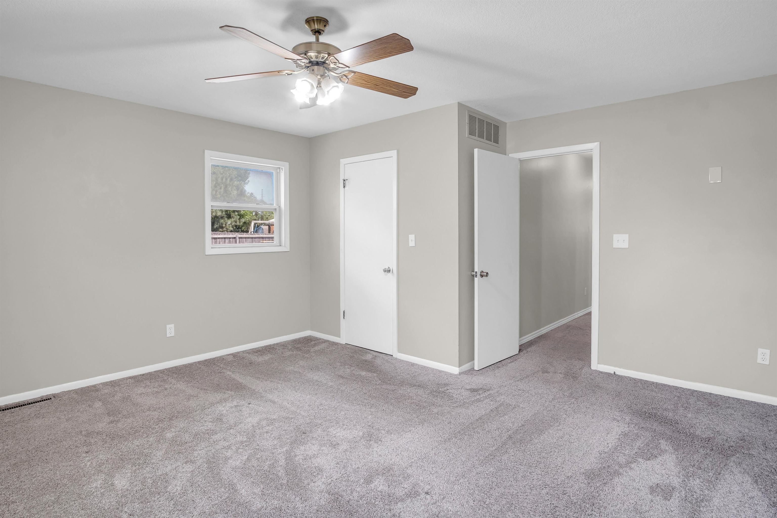 428 Meadowbrook Dr Property Photo 13