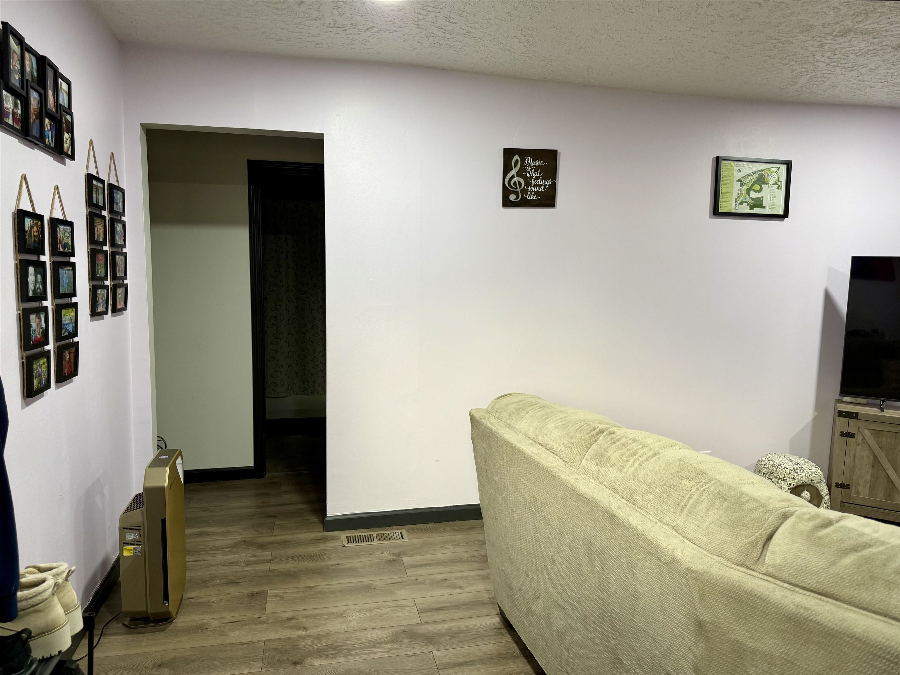 921 N Clara St Property Photo 3