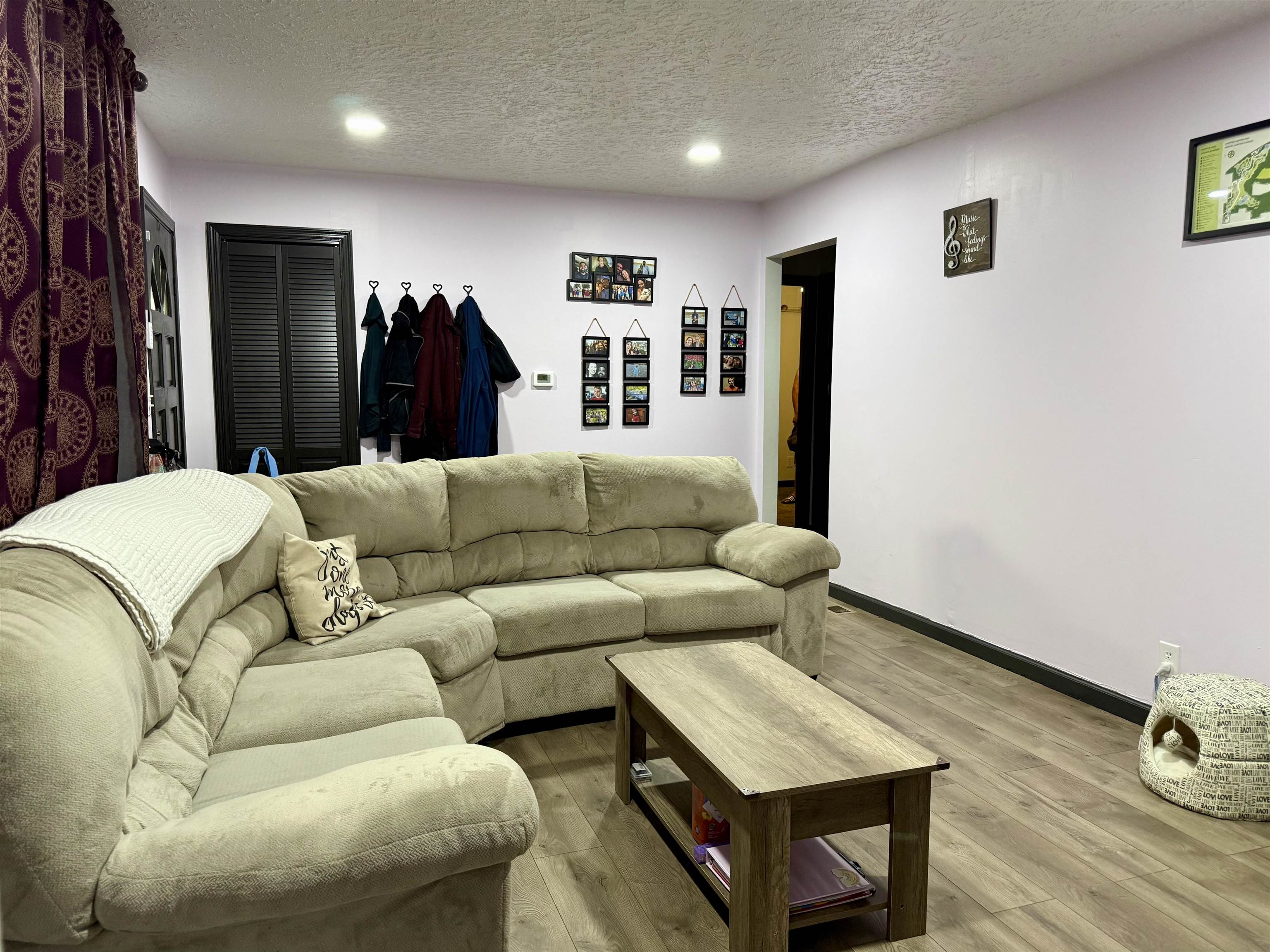 921 N Clara St Property Photo 6