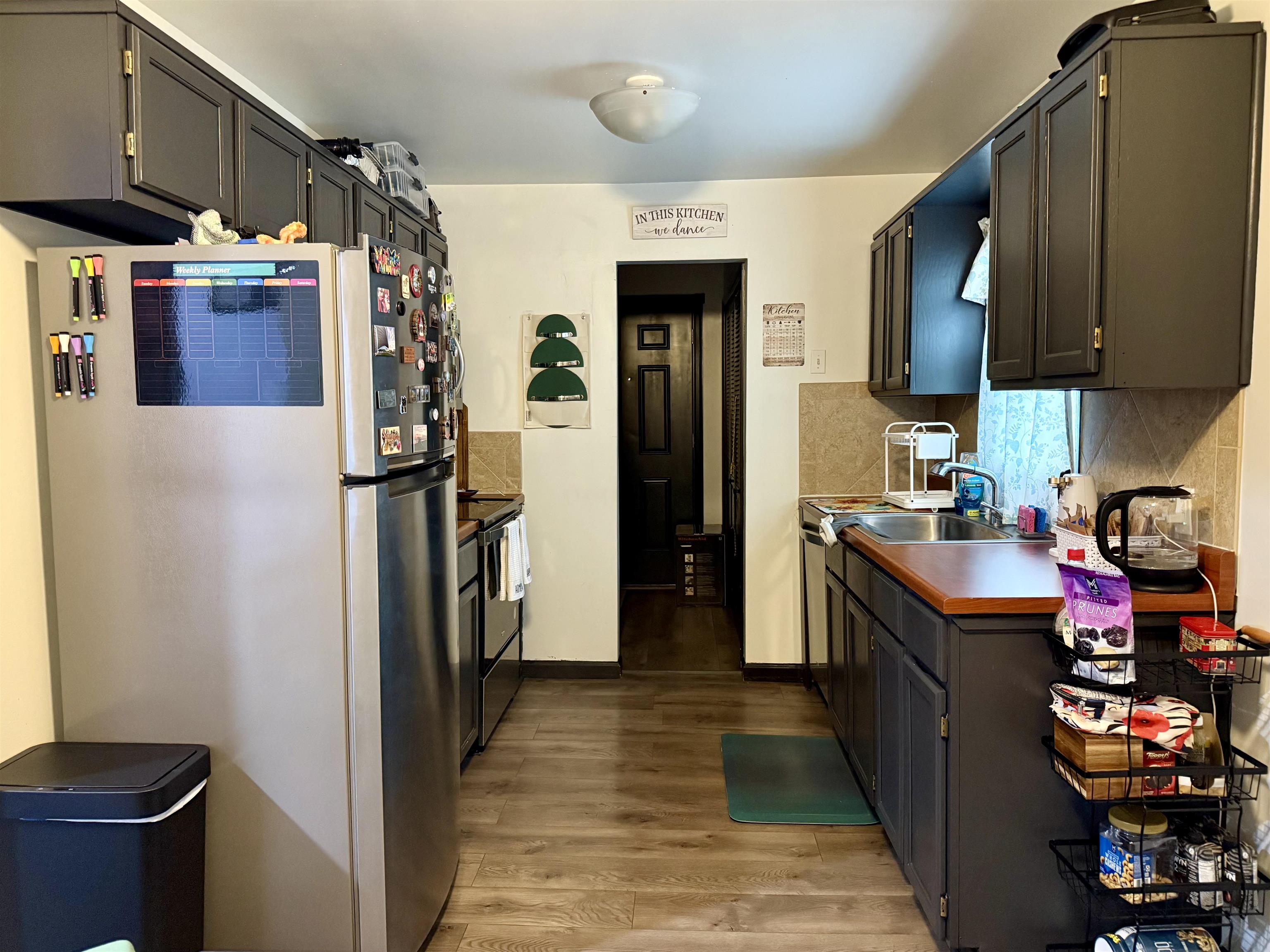 921 N Clara St Property Photo 10