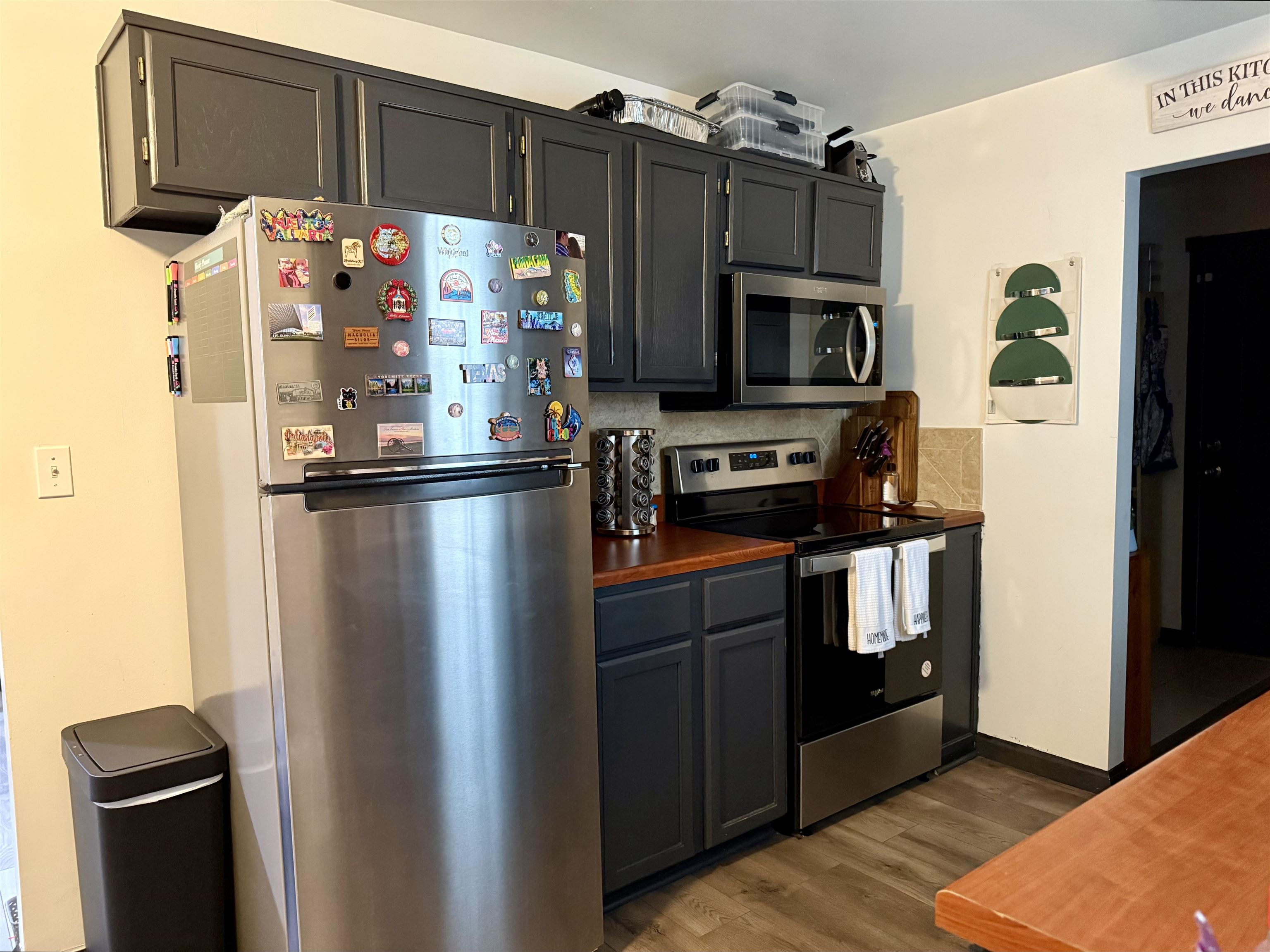 921 N Clara St Property Photo 11
