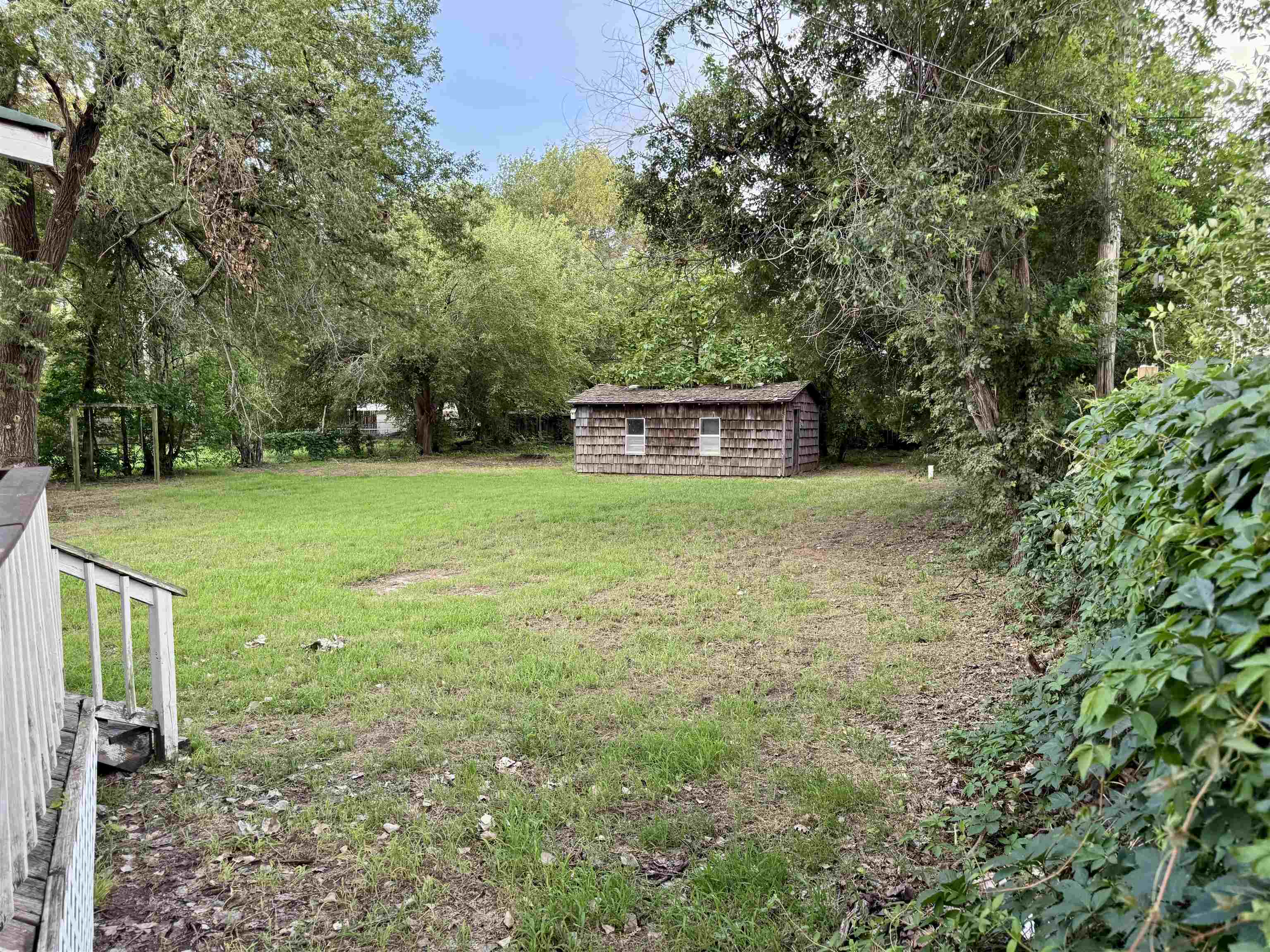 921 N Clara St Property Photo 26
