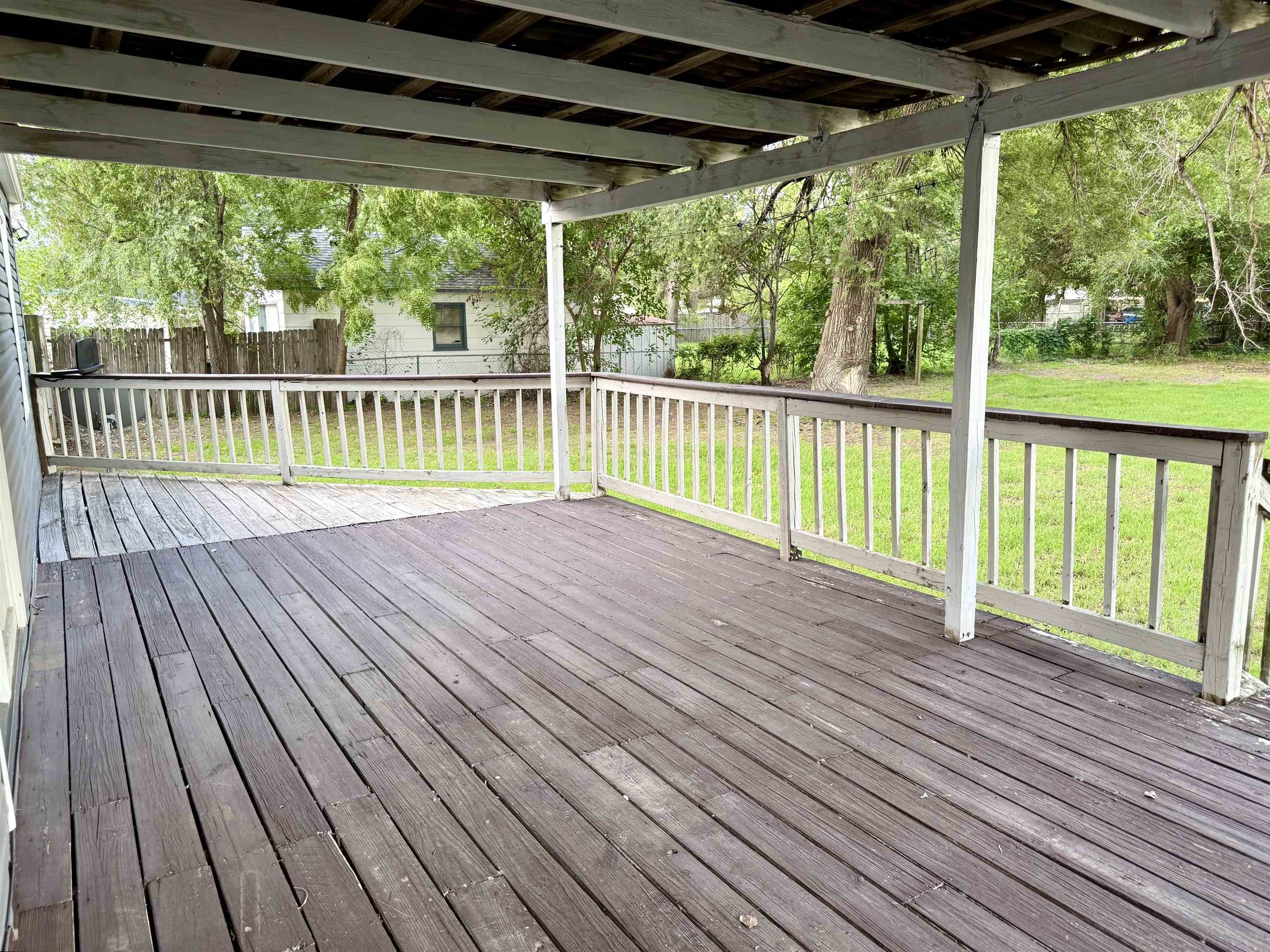 921 N Clara St Property Photo 28