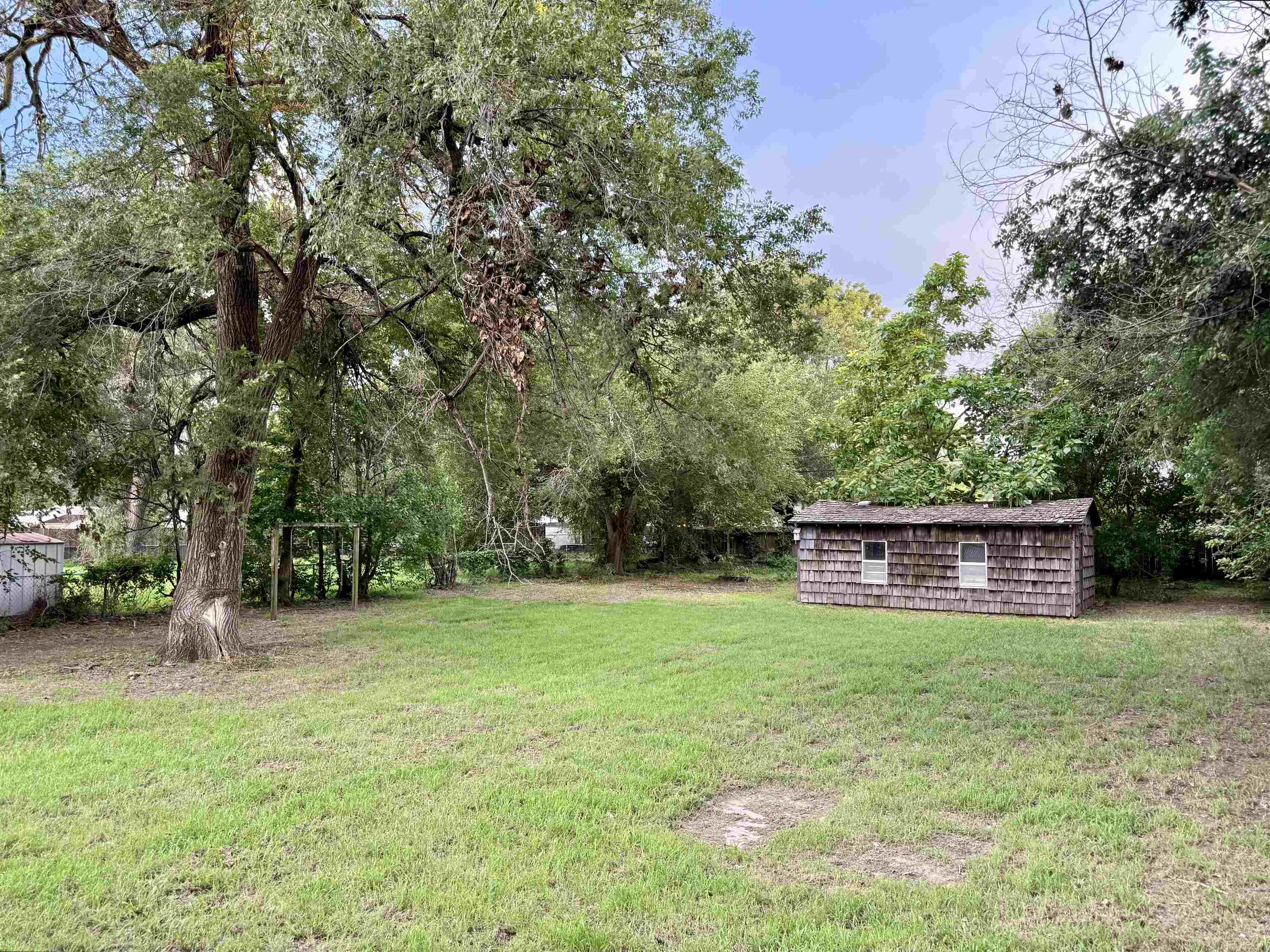 921 N Clara St Property Photo 31