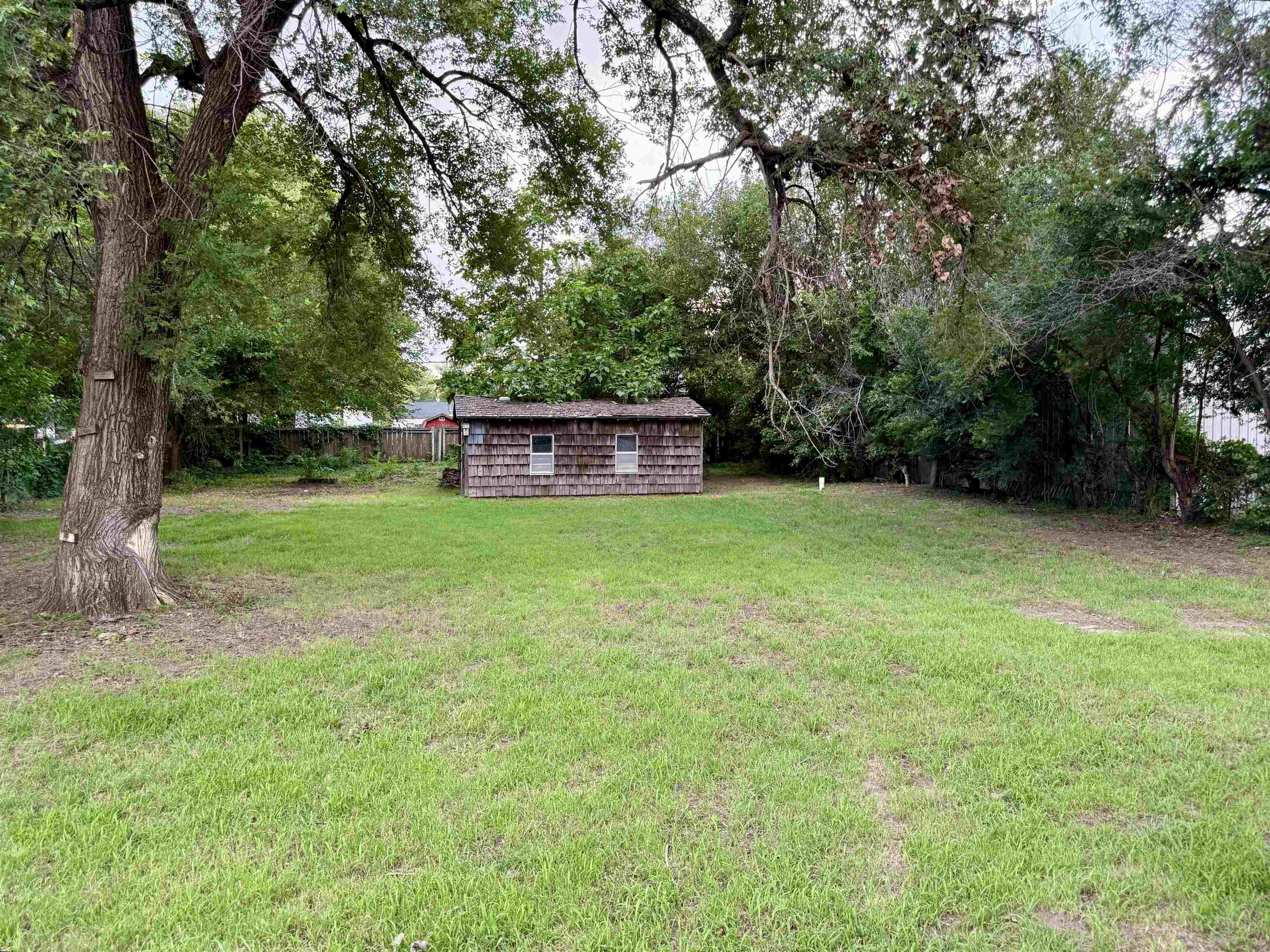 921 N Clara St Property Photo 32