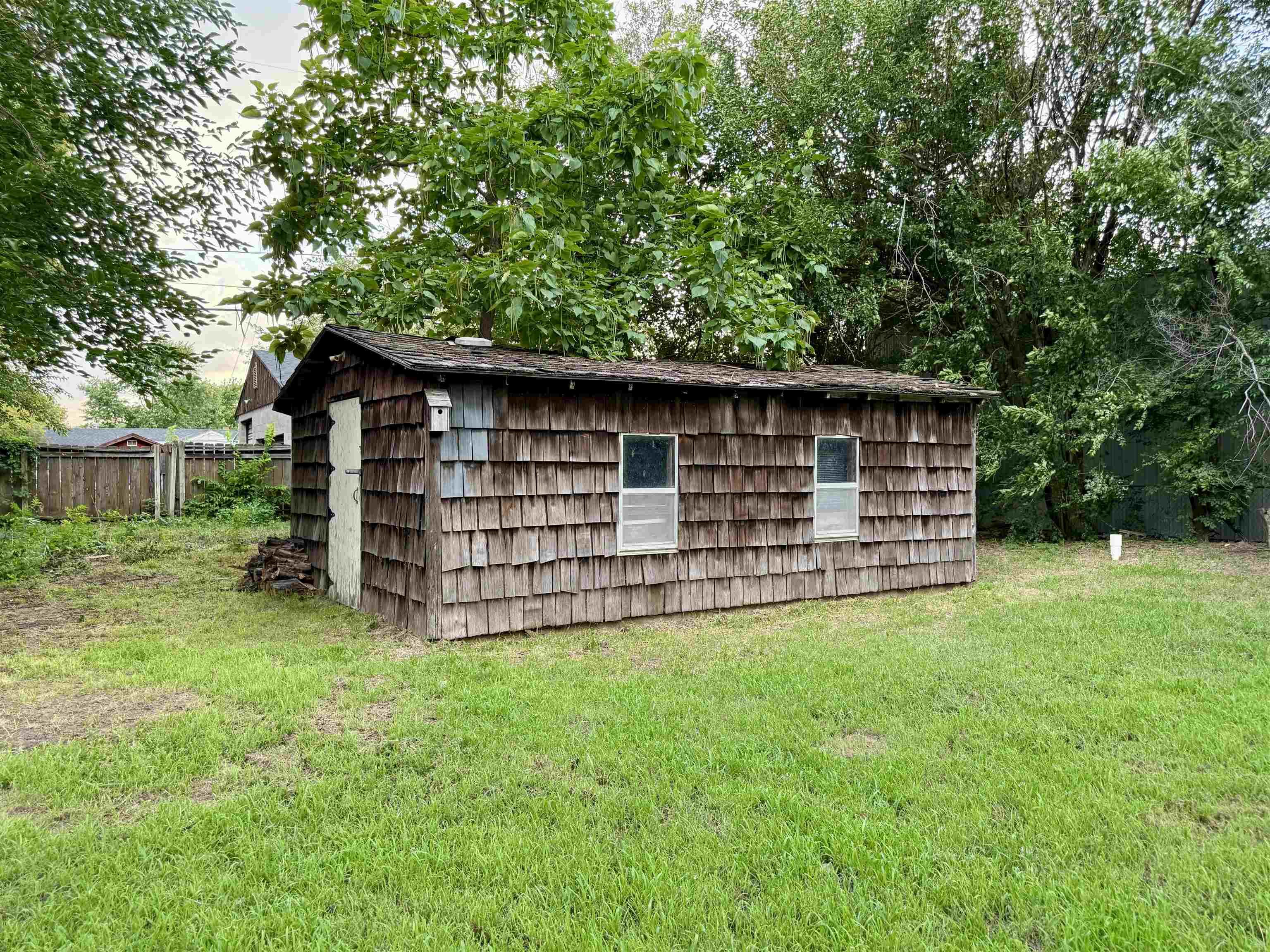 921 N Clara St Property Photo 34