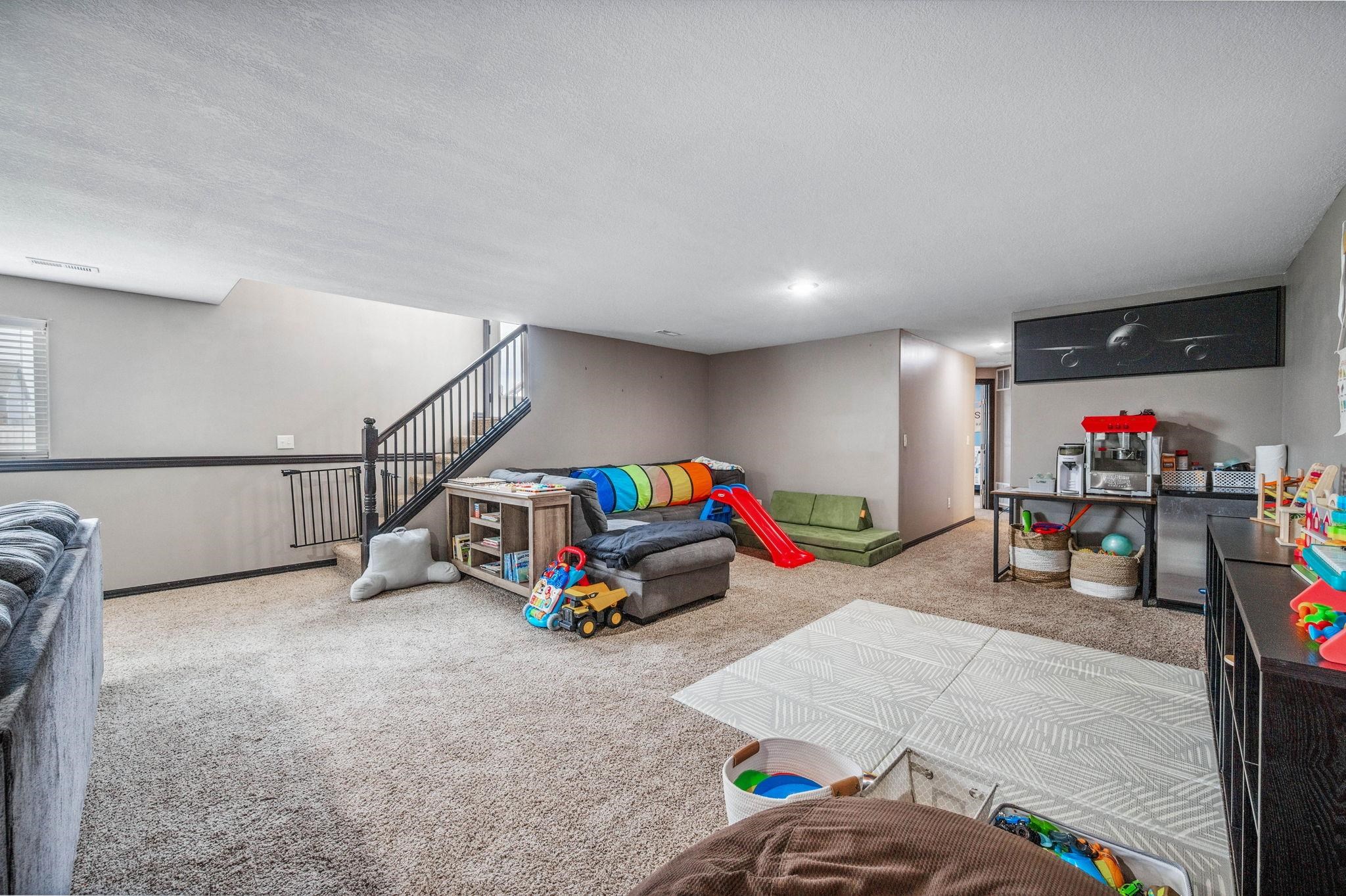 12105 E Clark St Property Photo 23