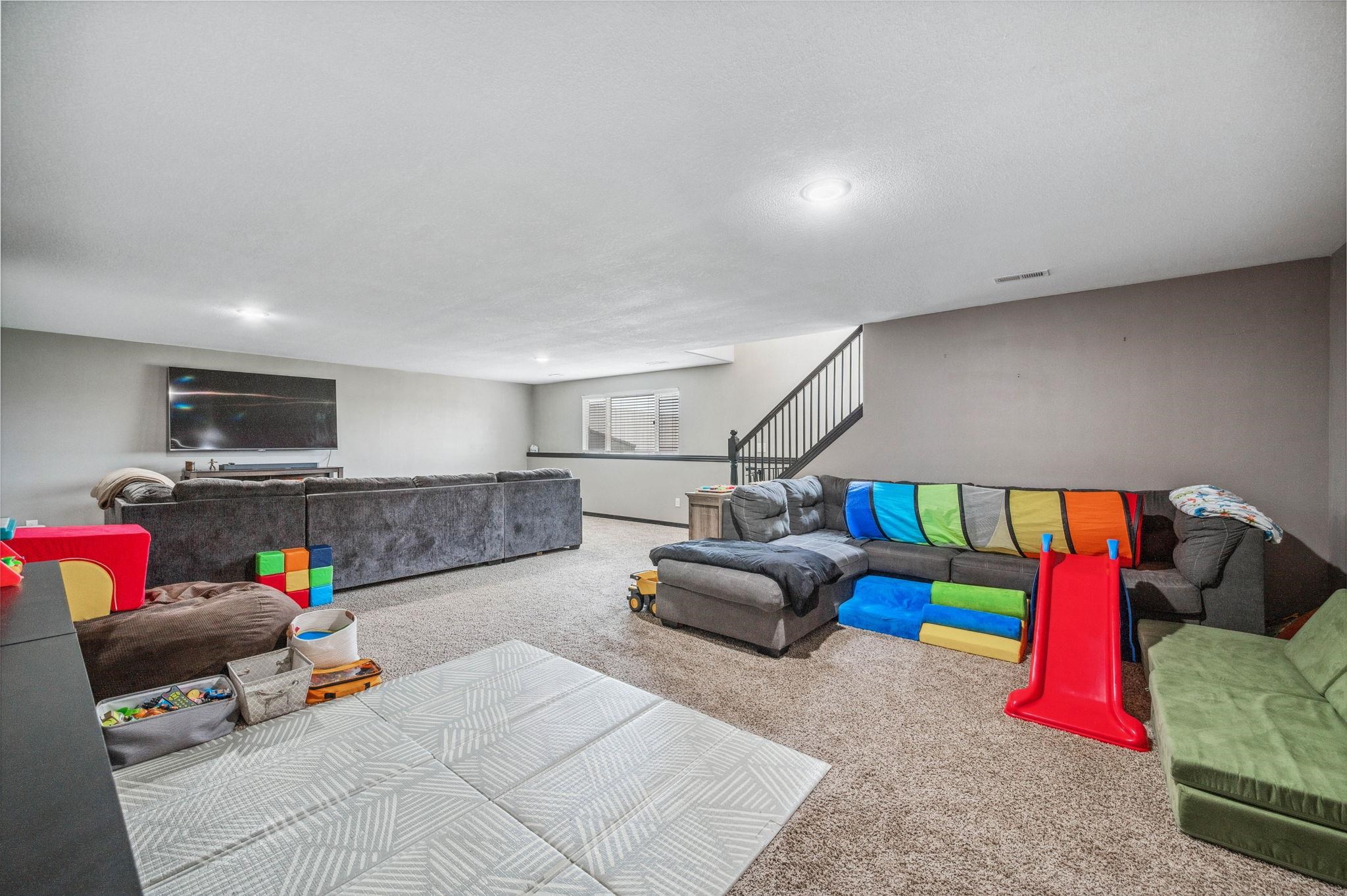 12105 E Clark St Property Photo 24
