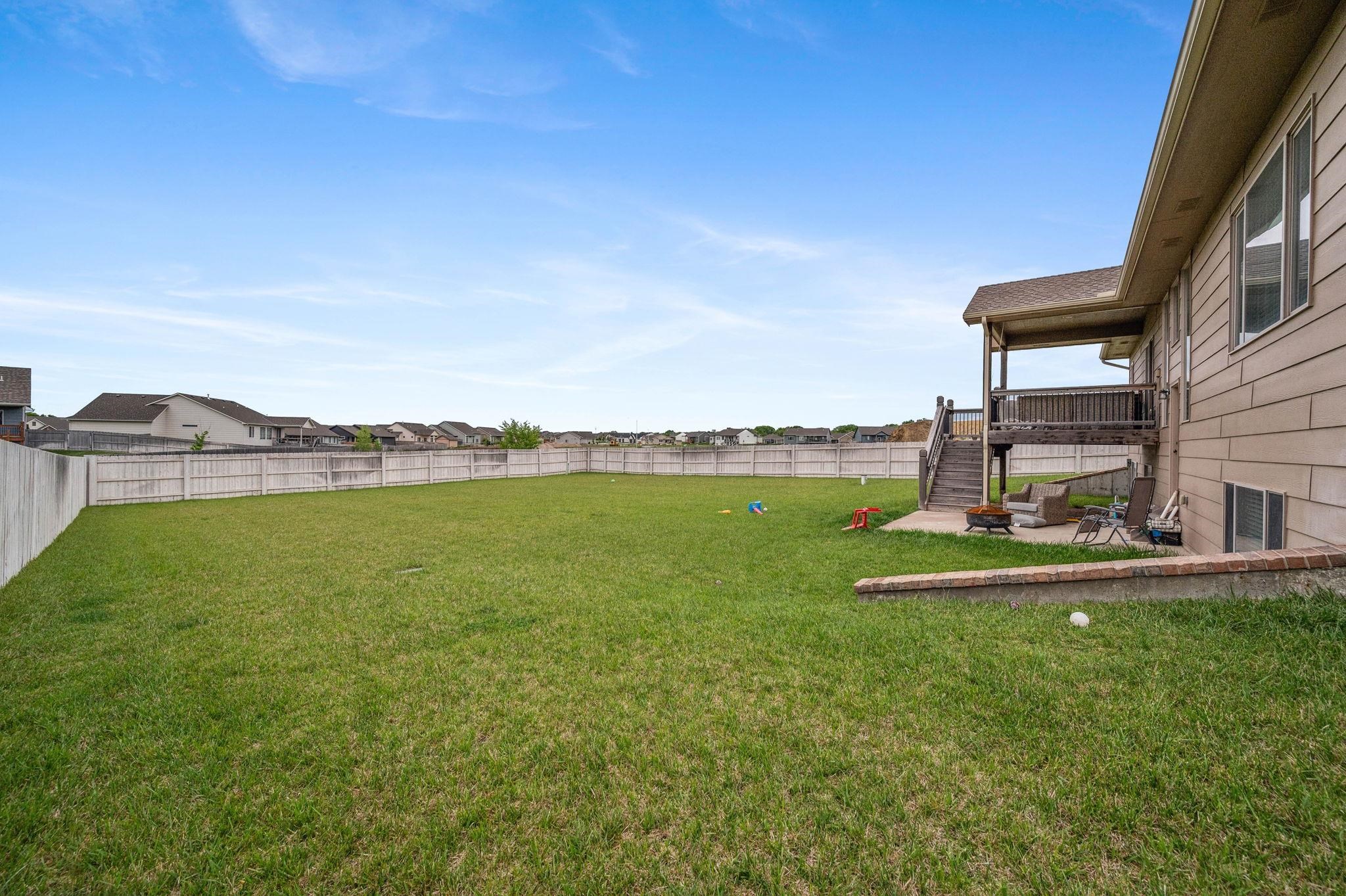 12105 E Clark St Property Photo 28