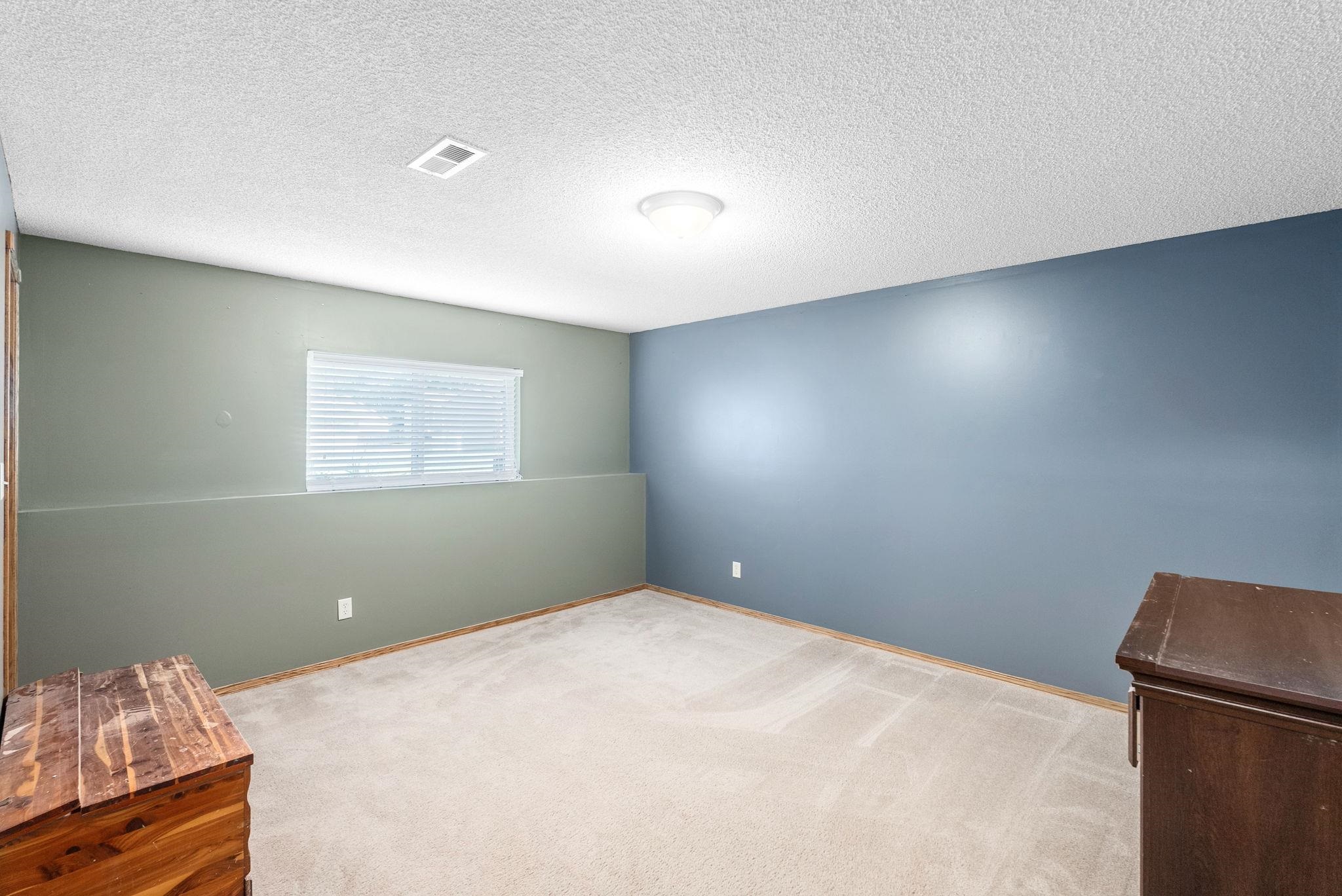 1101 E Rushwood Dr Property Photo 23