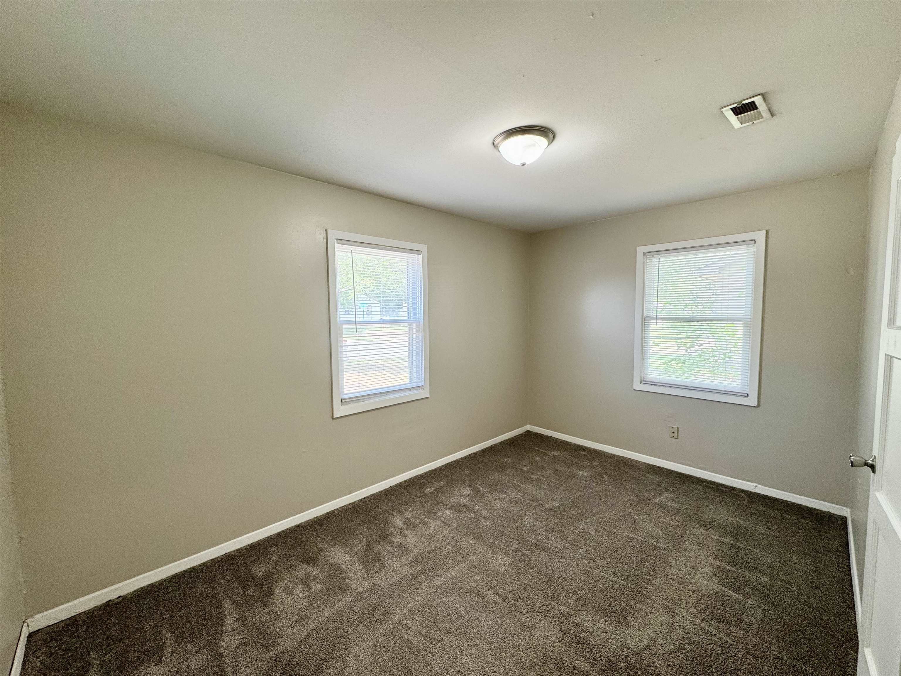 2929 E Idlewild Property Photo 7