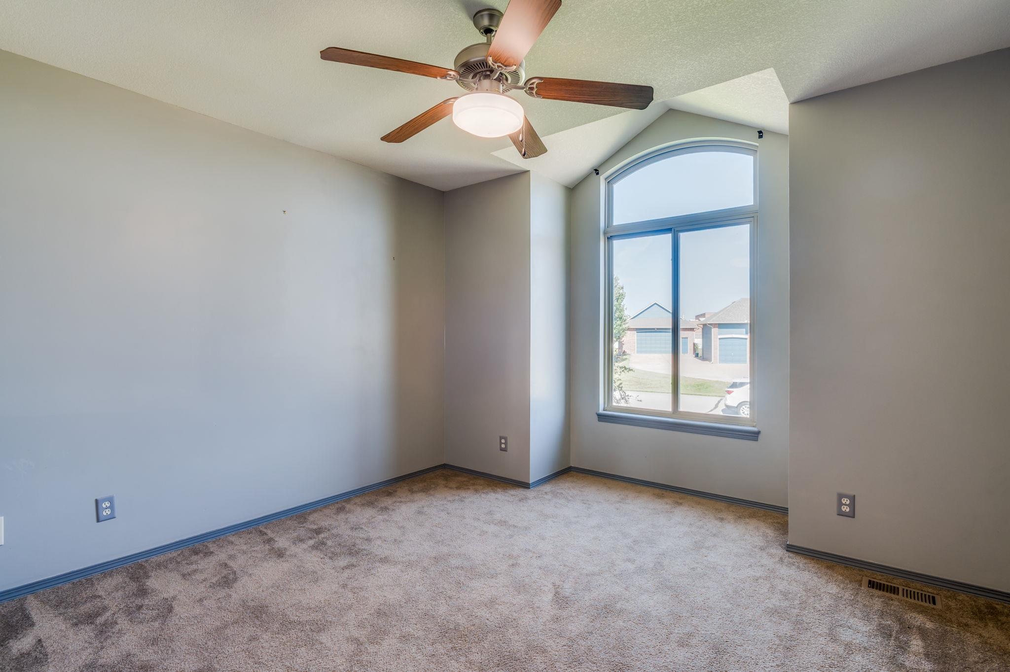 606 S Reece Rd Property Photo 19