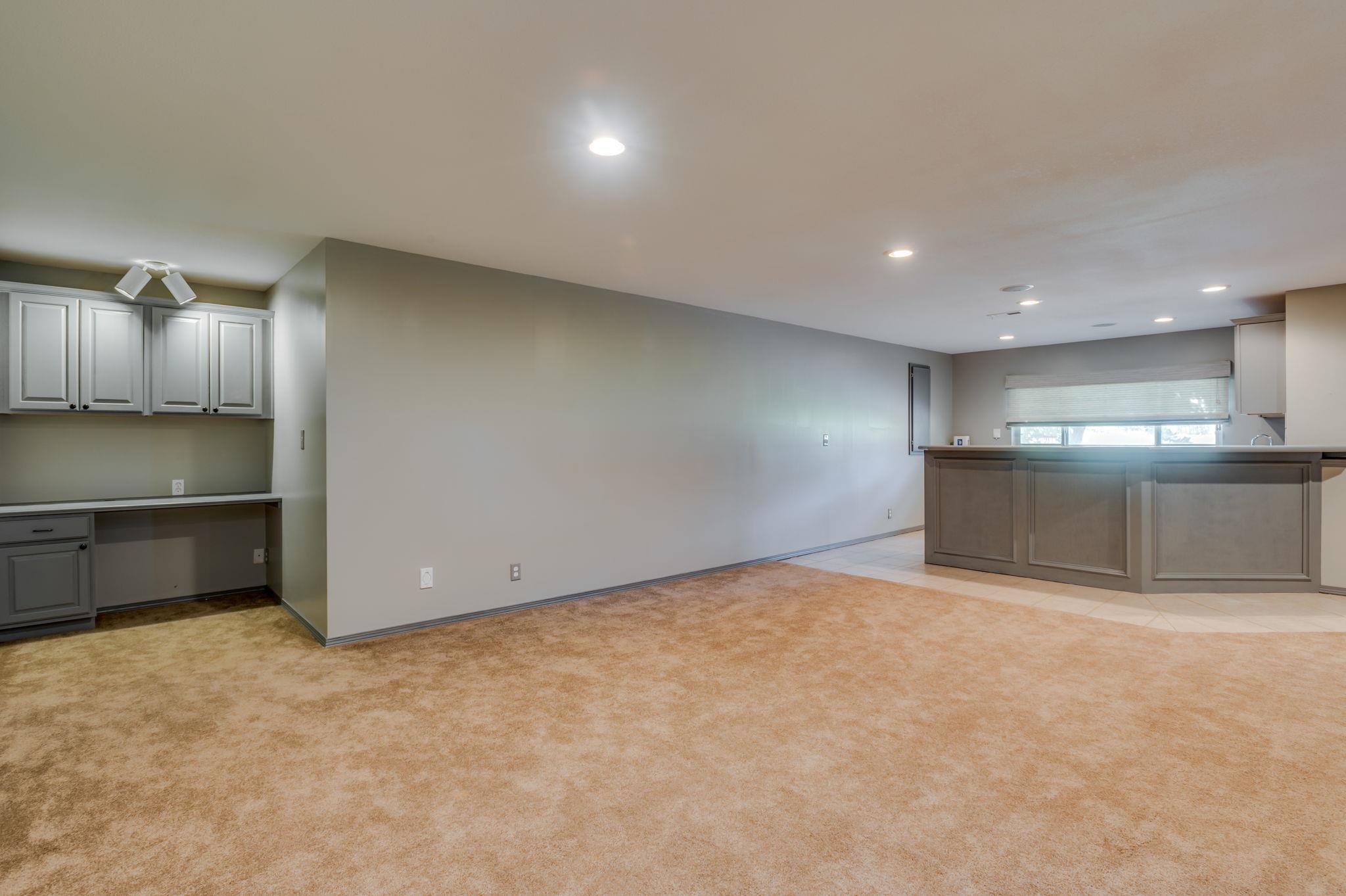 606 S Reece Rd Property Photo 21