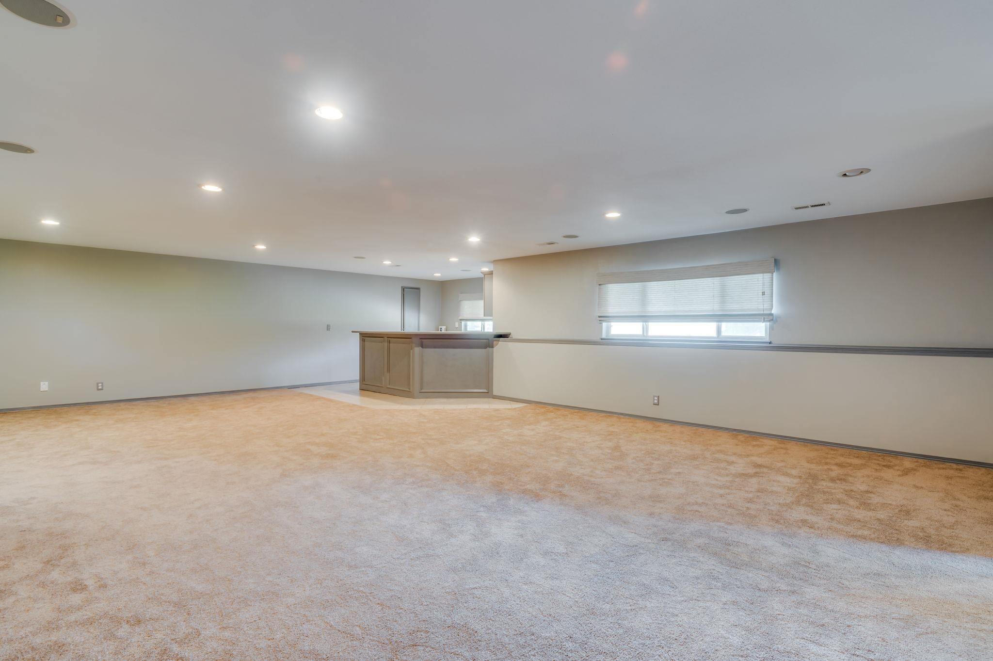 606 S Reece Rd Property Photo 24