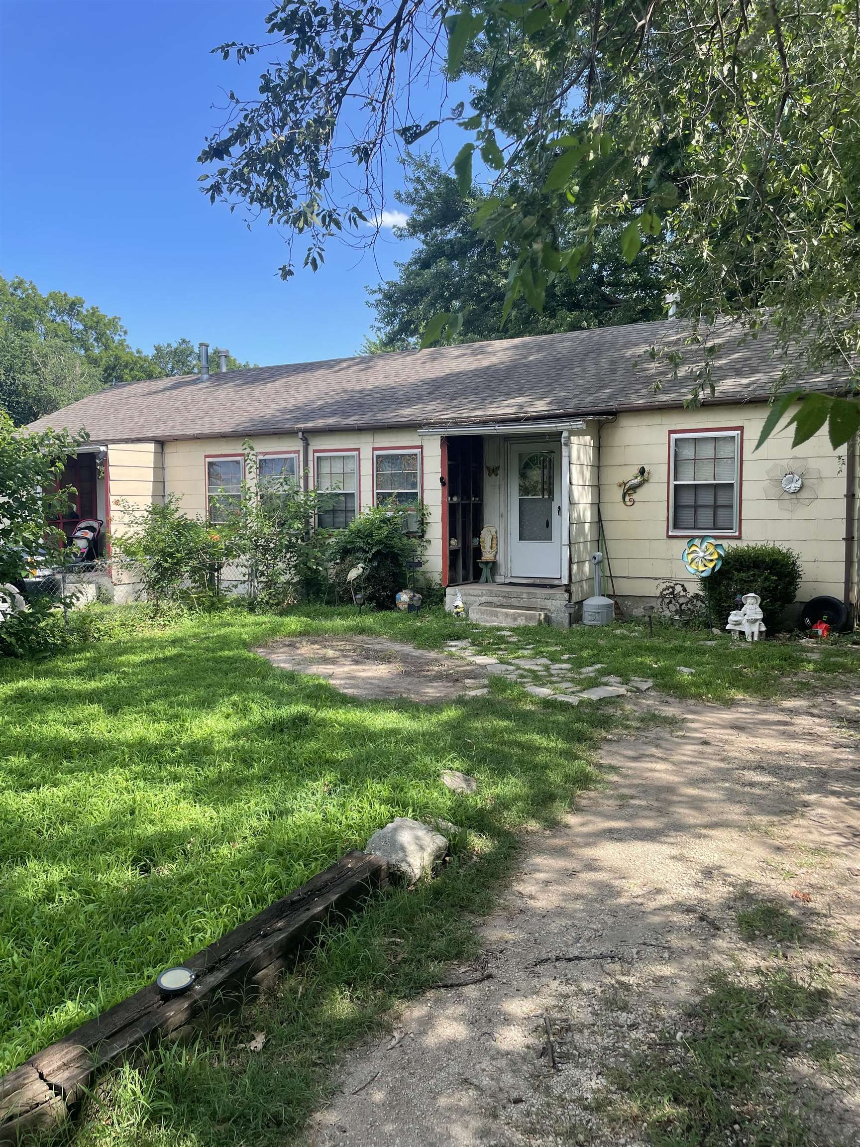 4041,4045 E Cessna Dr Property Photo 1