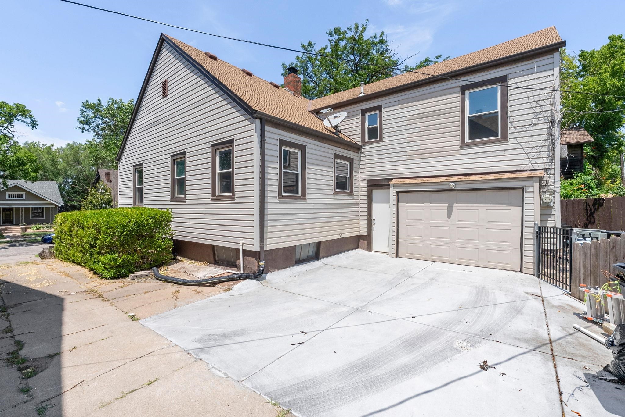 416 N Clifton Ave Property Photo 27
