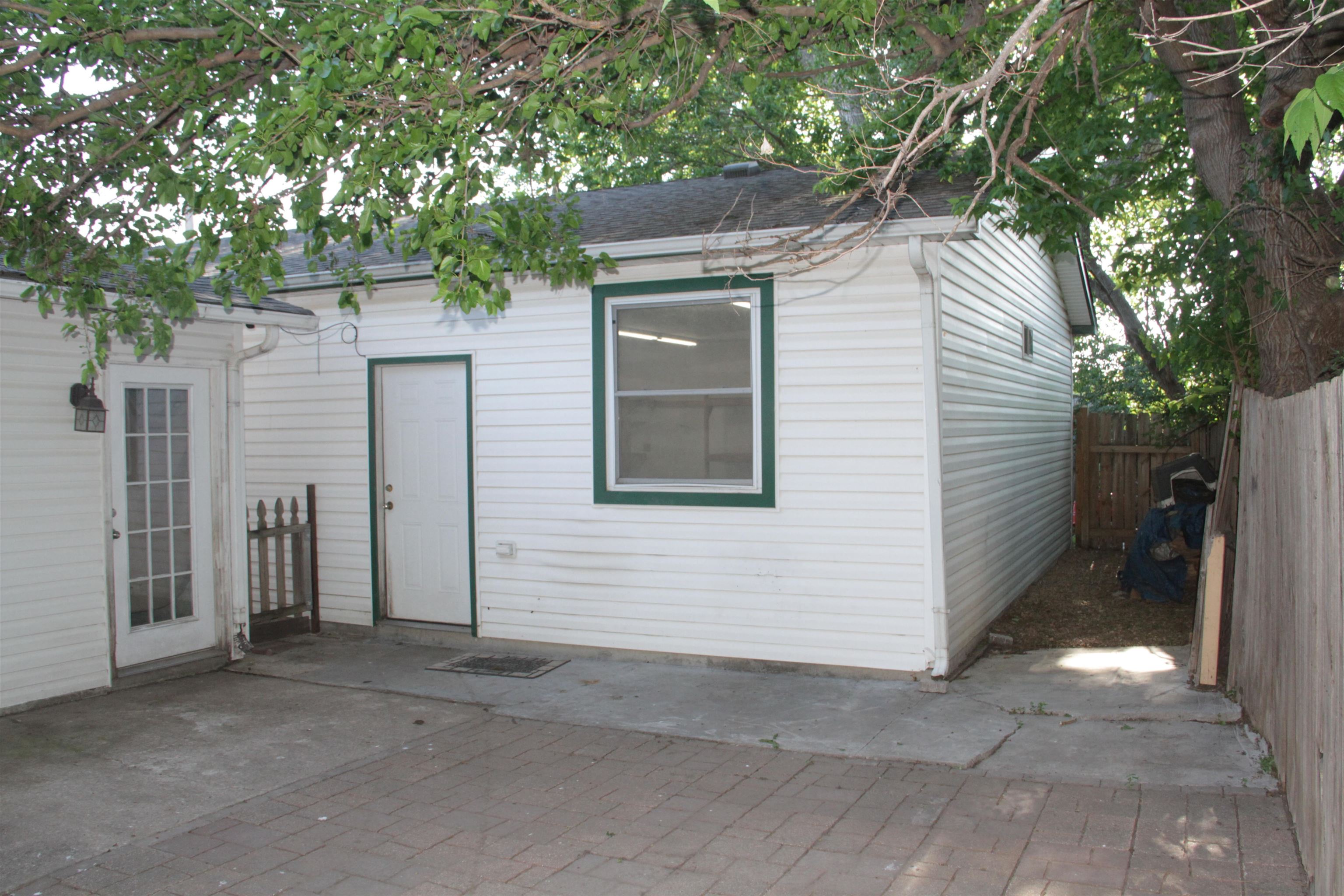 1900 W 45th St S Property Photo 7