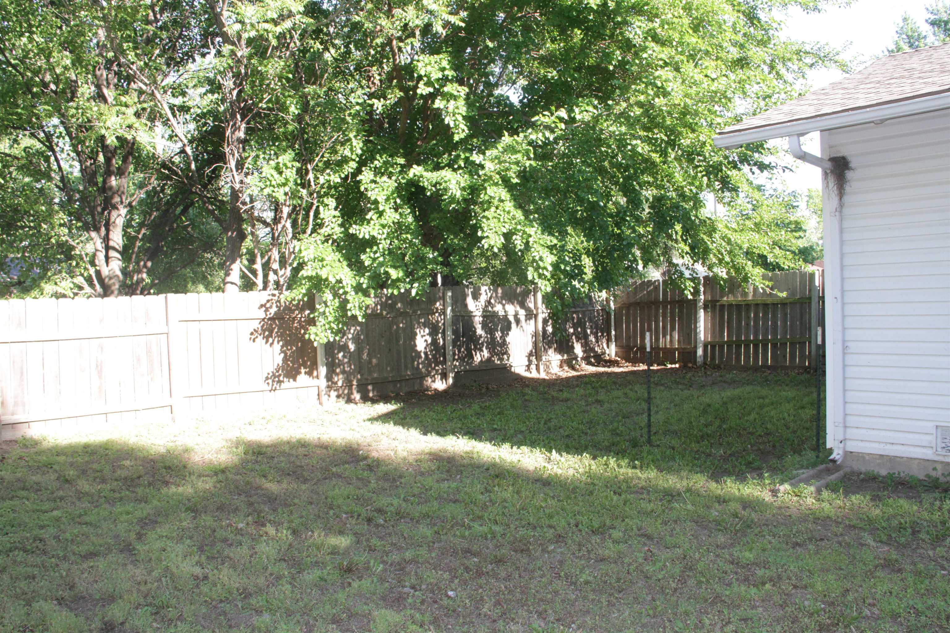 1900 W 45th St S Property Photo 10
