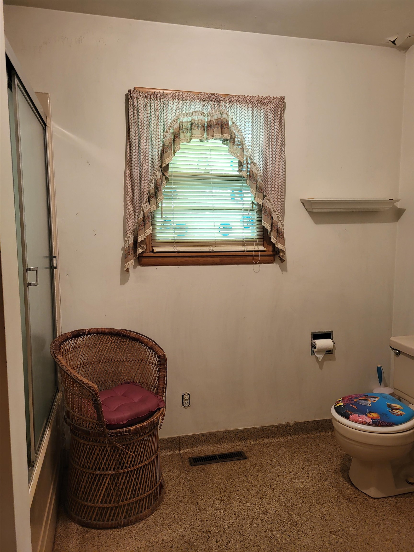 112 N Elm St Property Photo 8