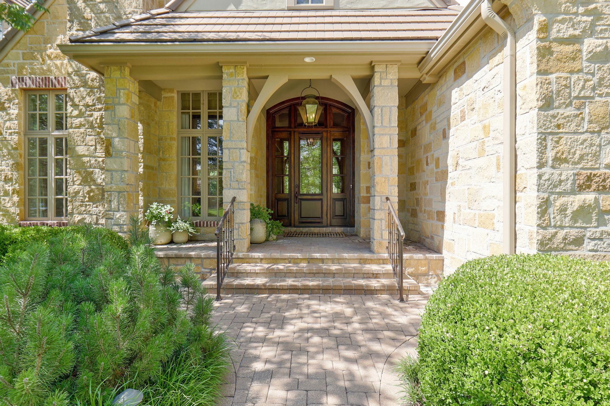 320 E Flint Hills National Ct Property Photo 3