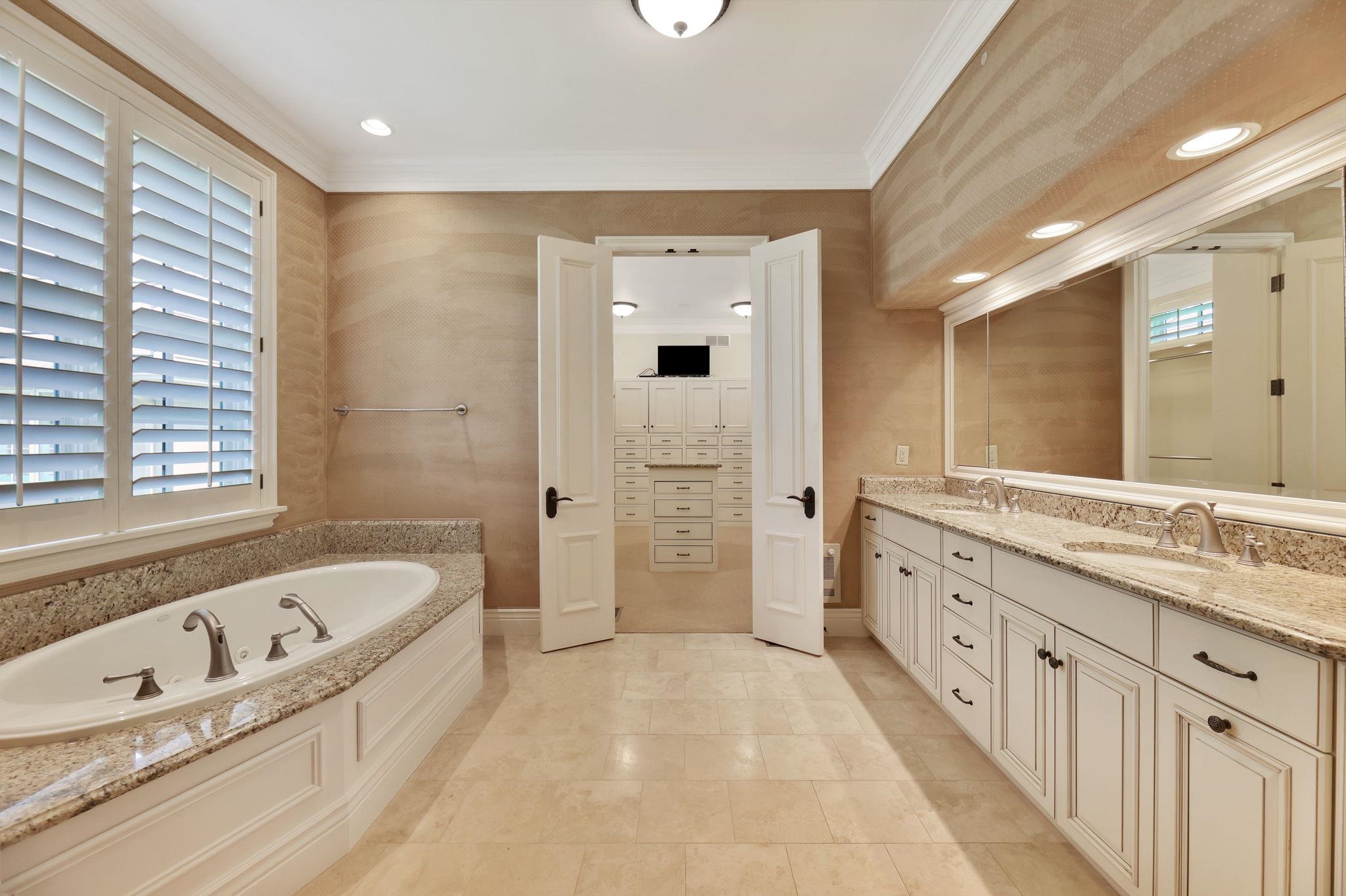 320 E Flint Hills National Ct Property Photo 20