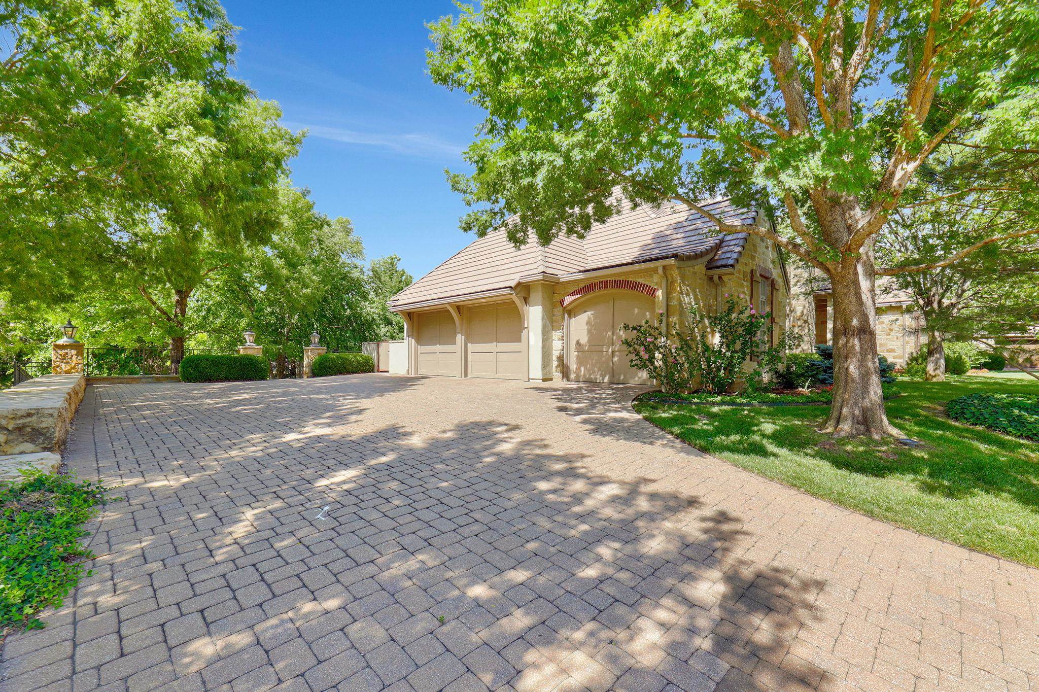 320 E Flint Hills National Ct Property Photo 36