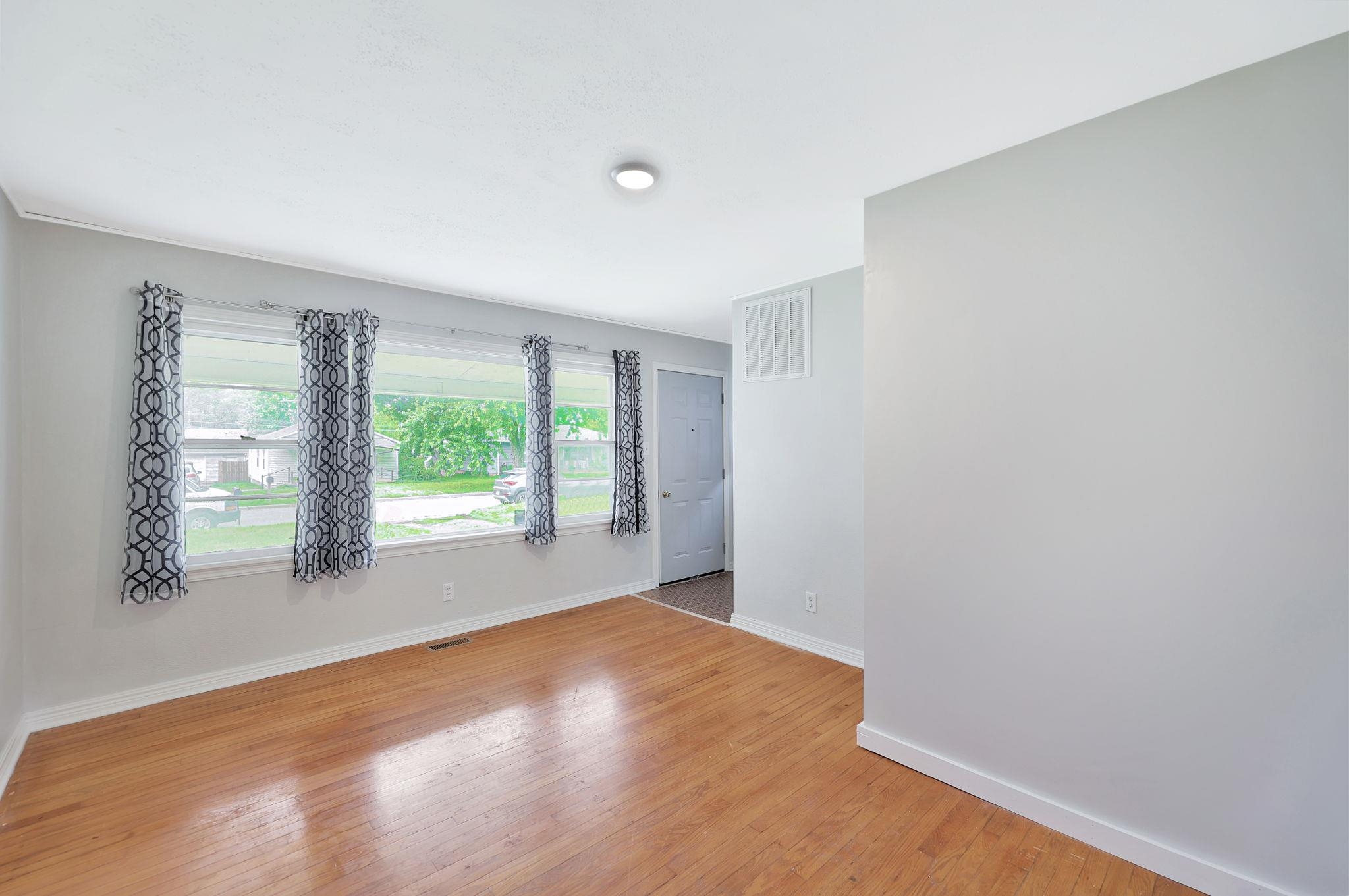 1146 Shelden St Property Photo 2