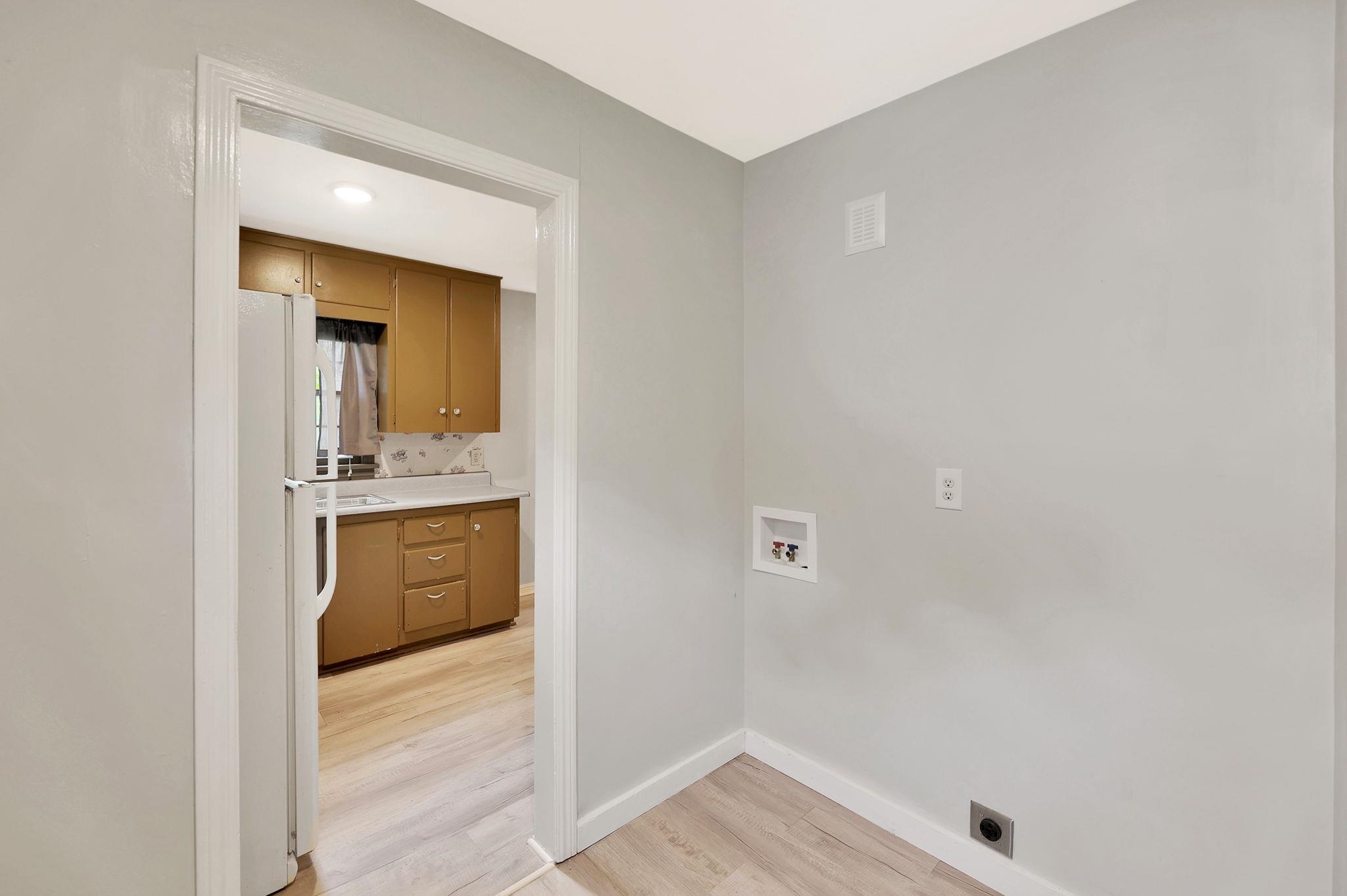 1146 Shelden St Property Photo 8