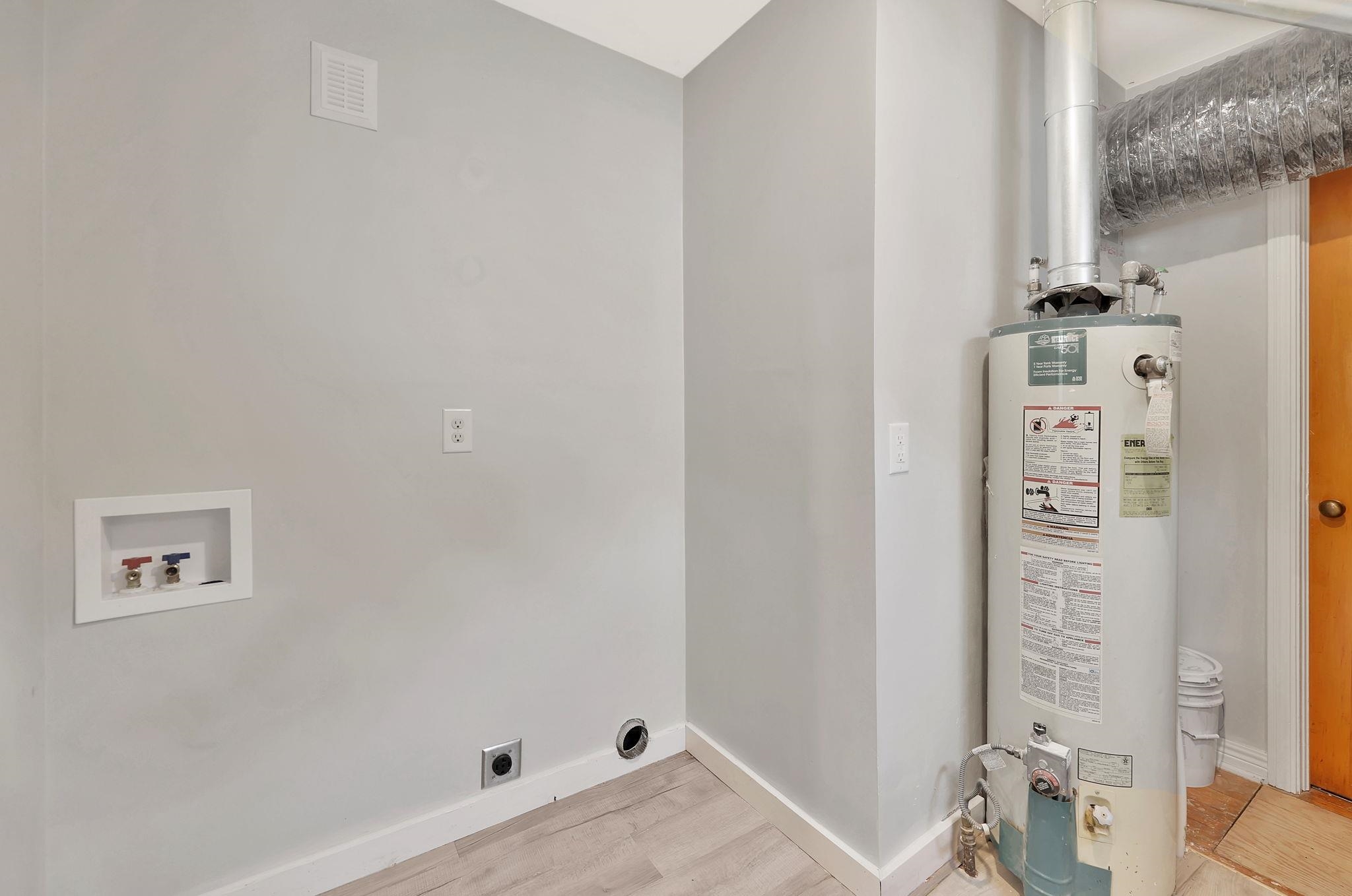 1146 Shelden St Property Photo 9