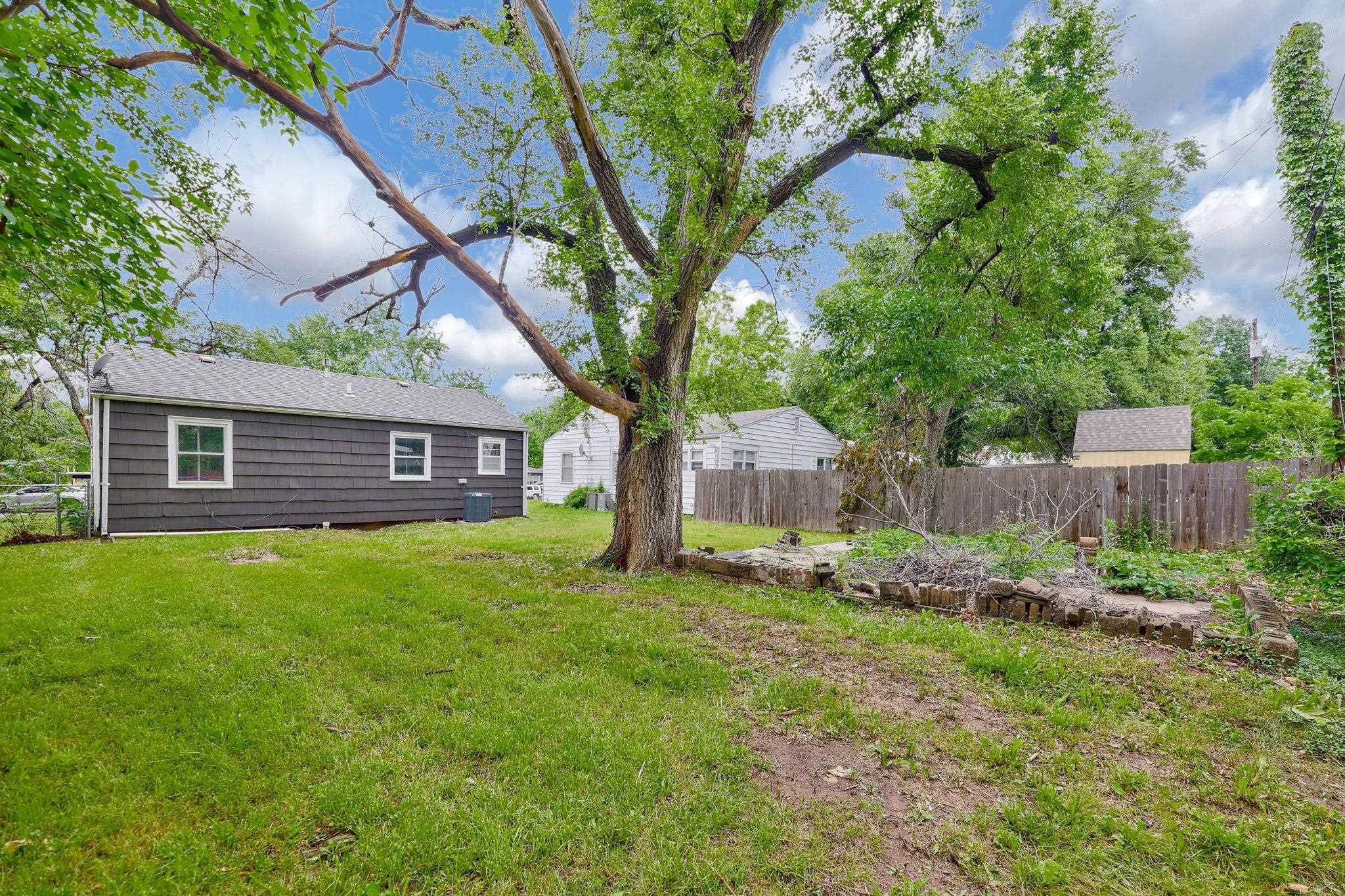 1146 Shelden St Property Photo 16