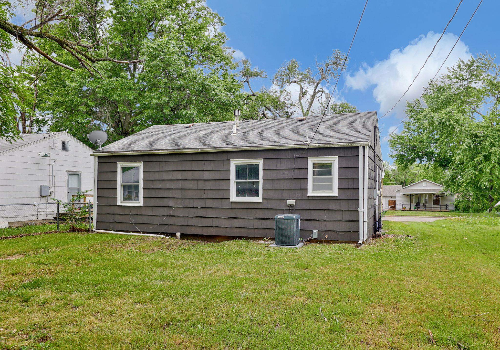 1146 Shelden St Property Photo 18