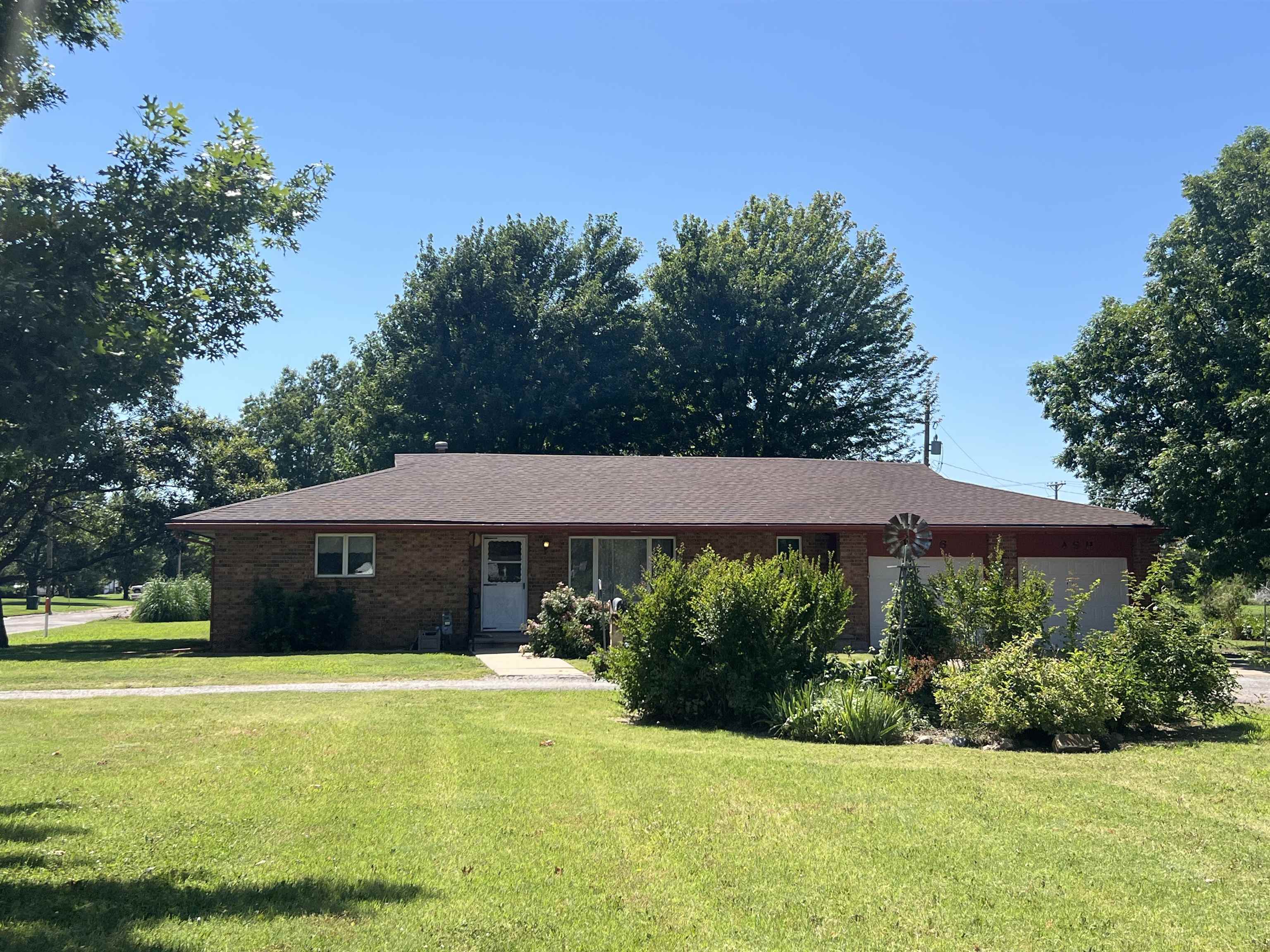 1616 Ash St Property Photo 1
