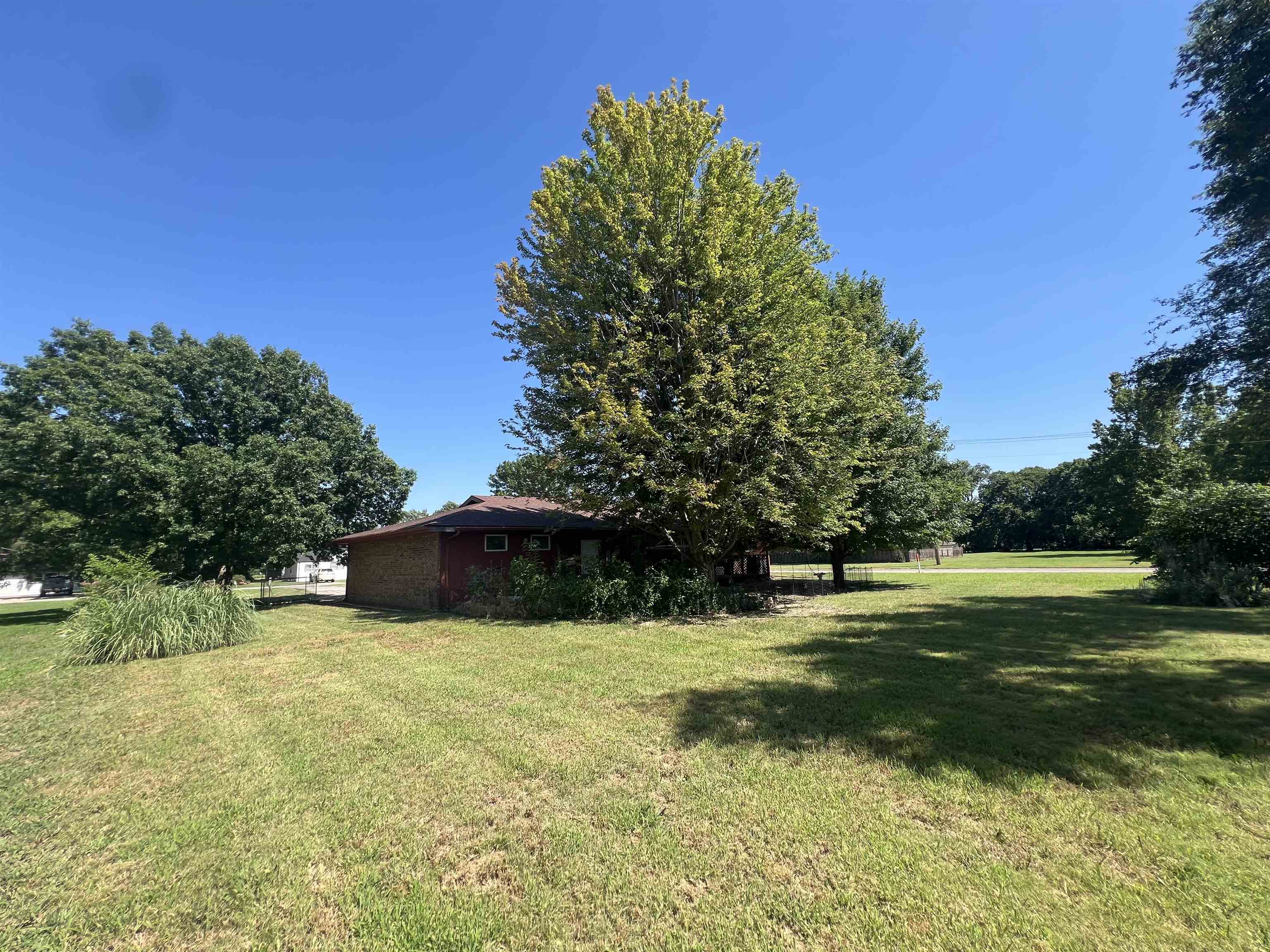 1616 Ash St Property Photo 2