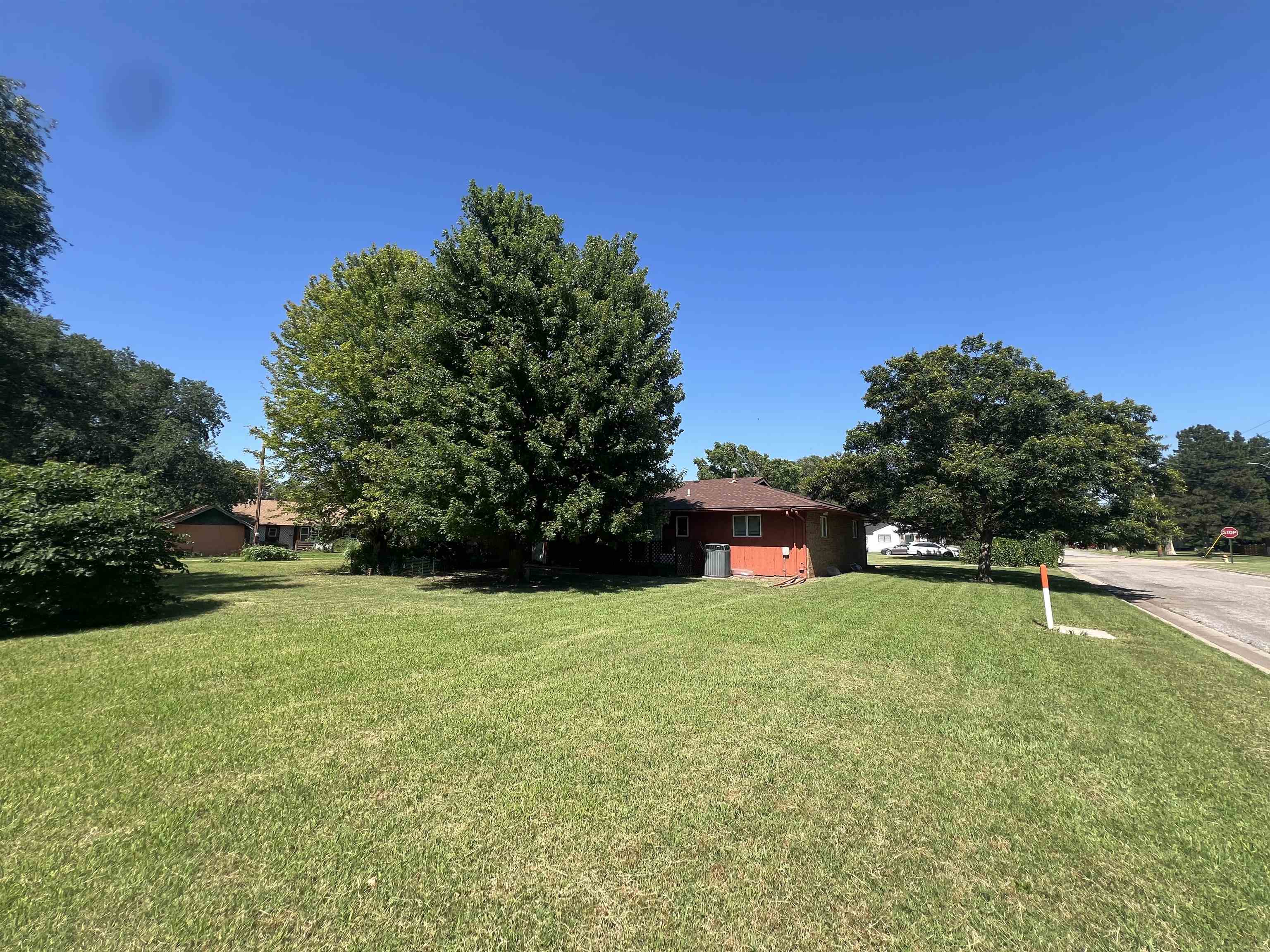 1616 Ash St Property Photo 3
