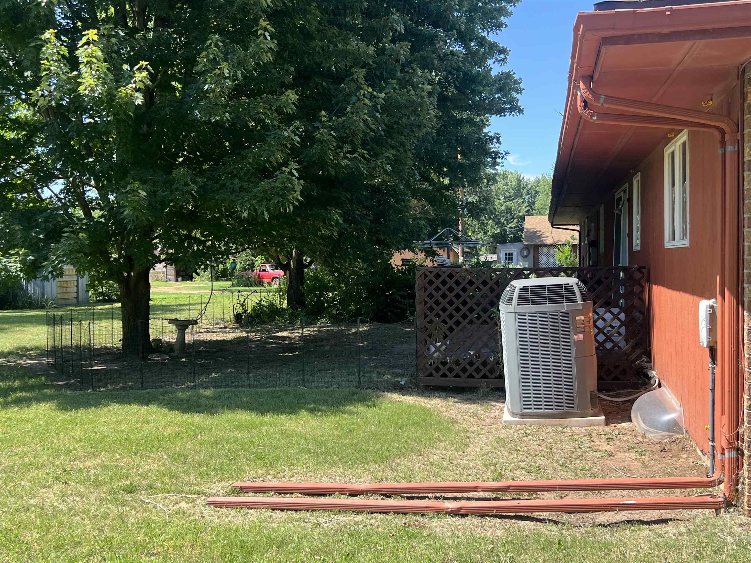 1616 Ash St Property Photo 4