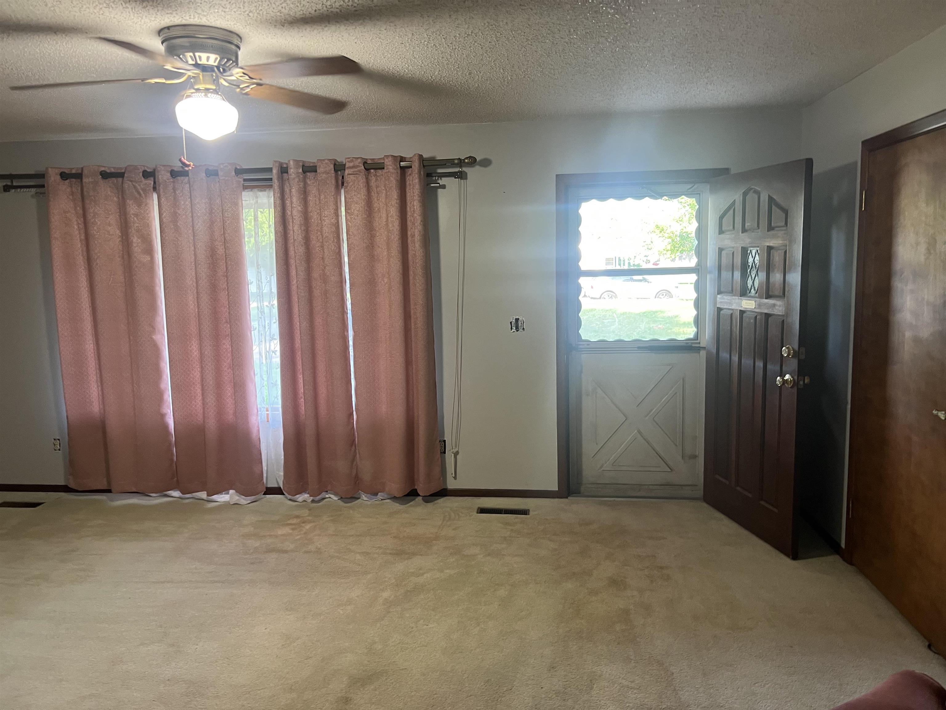1616 Ash St Property Photo 5