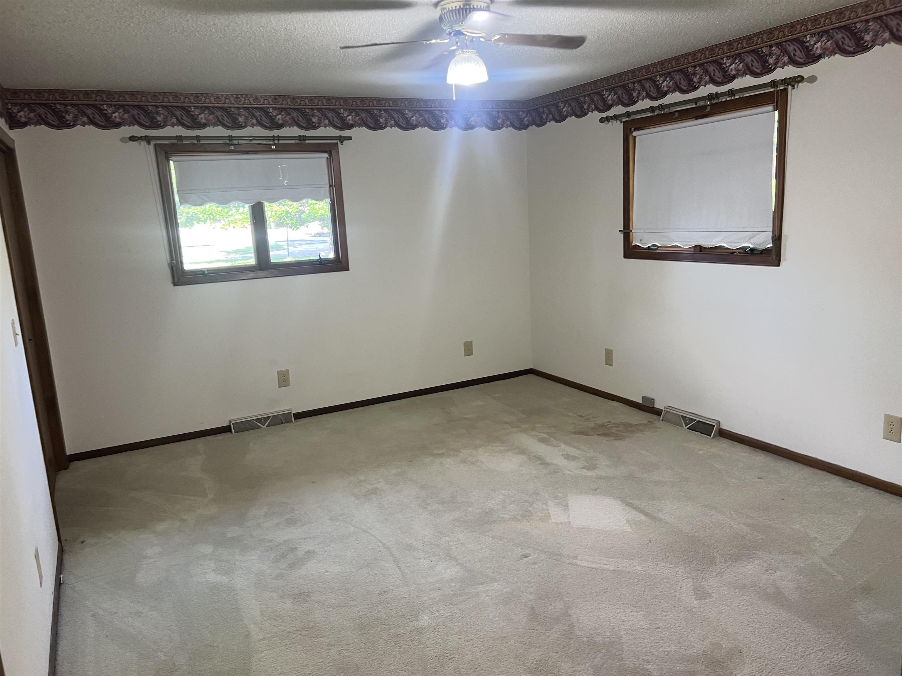 1616 Ash St Property Photo 8