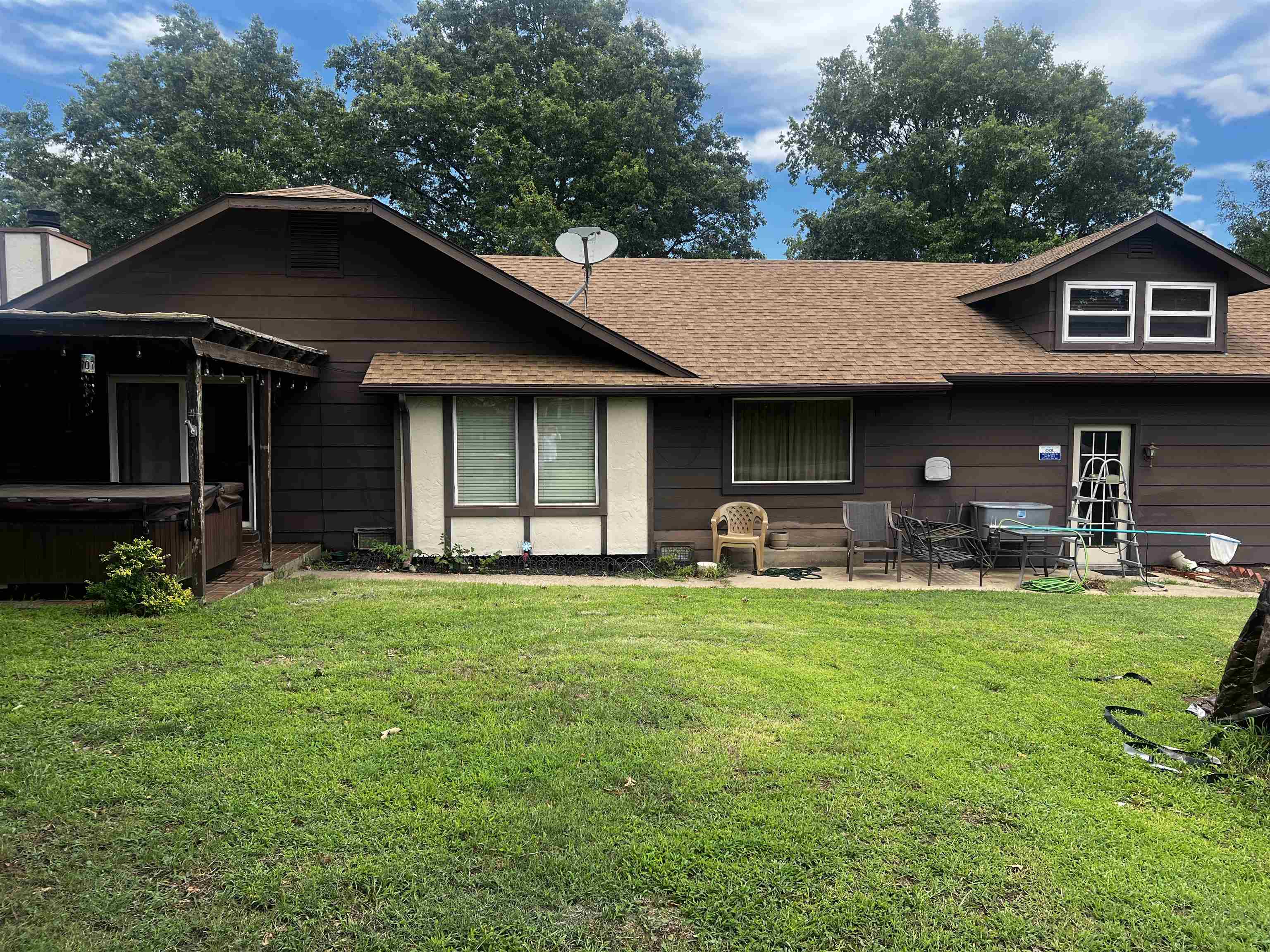 1605 Mullins Way Property Photo 5