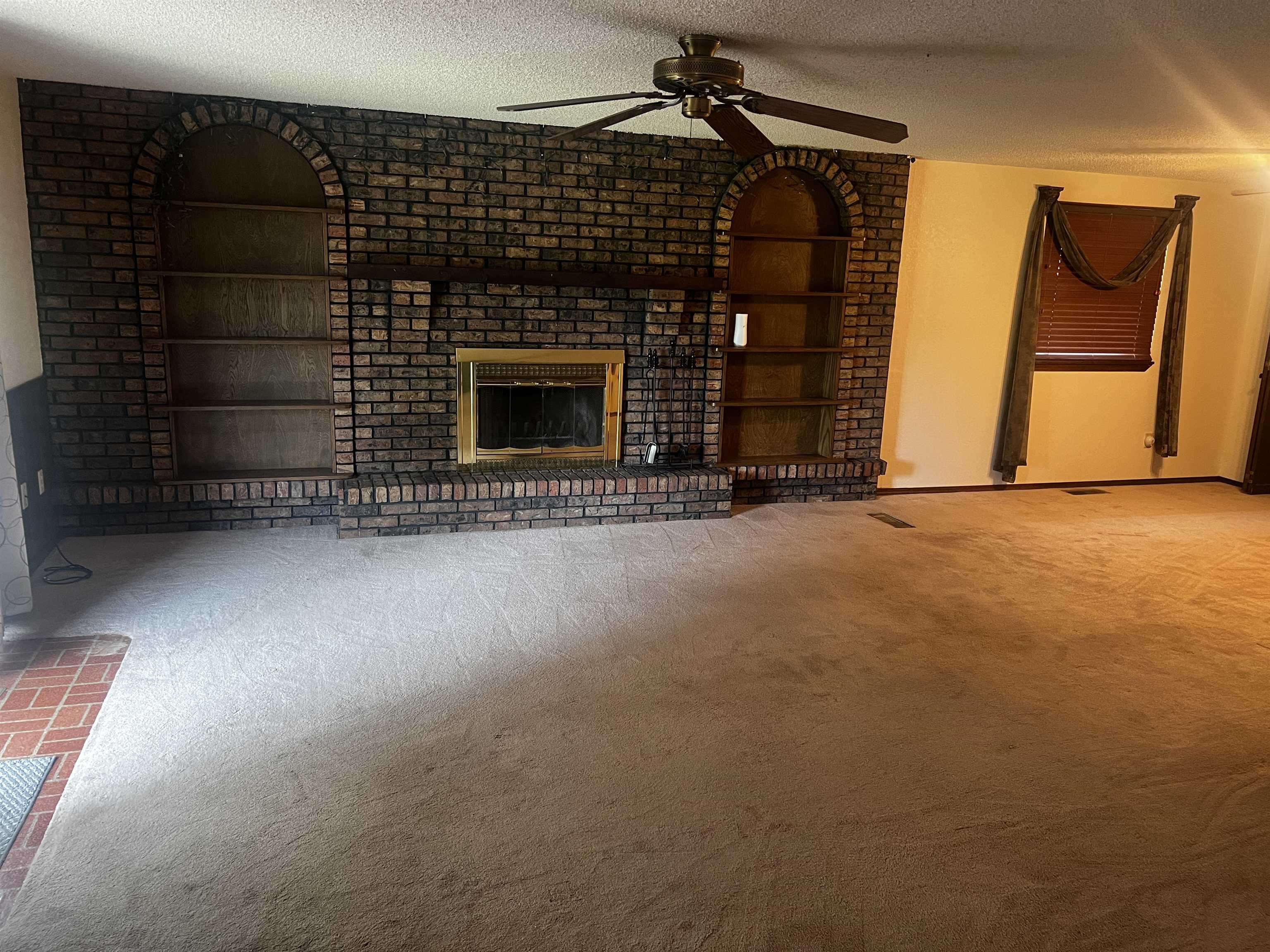 1605 Mullins Way Property Photo 12