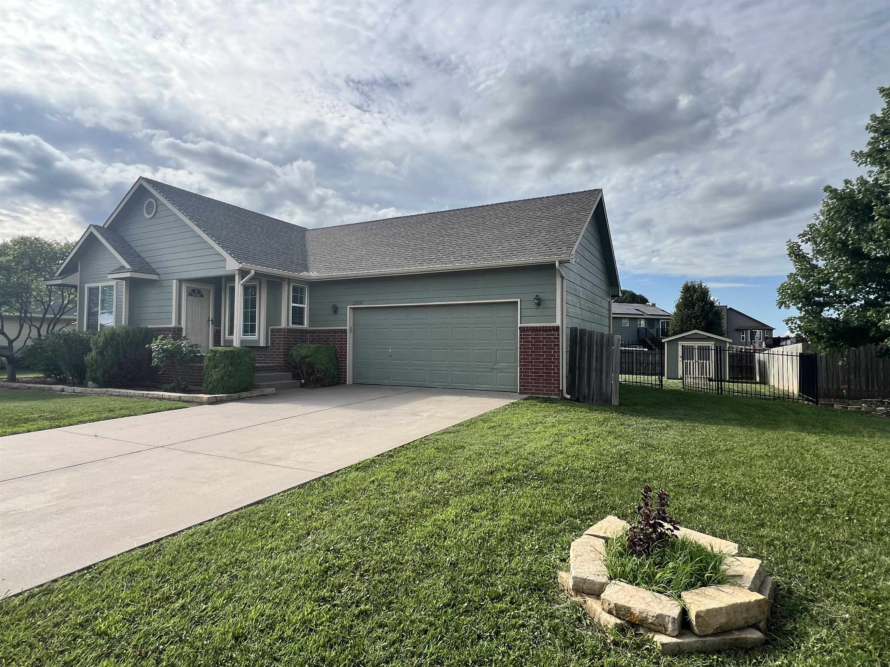 2106 E Summerset St Property Photo 2