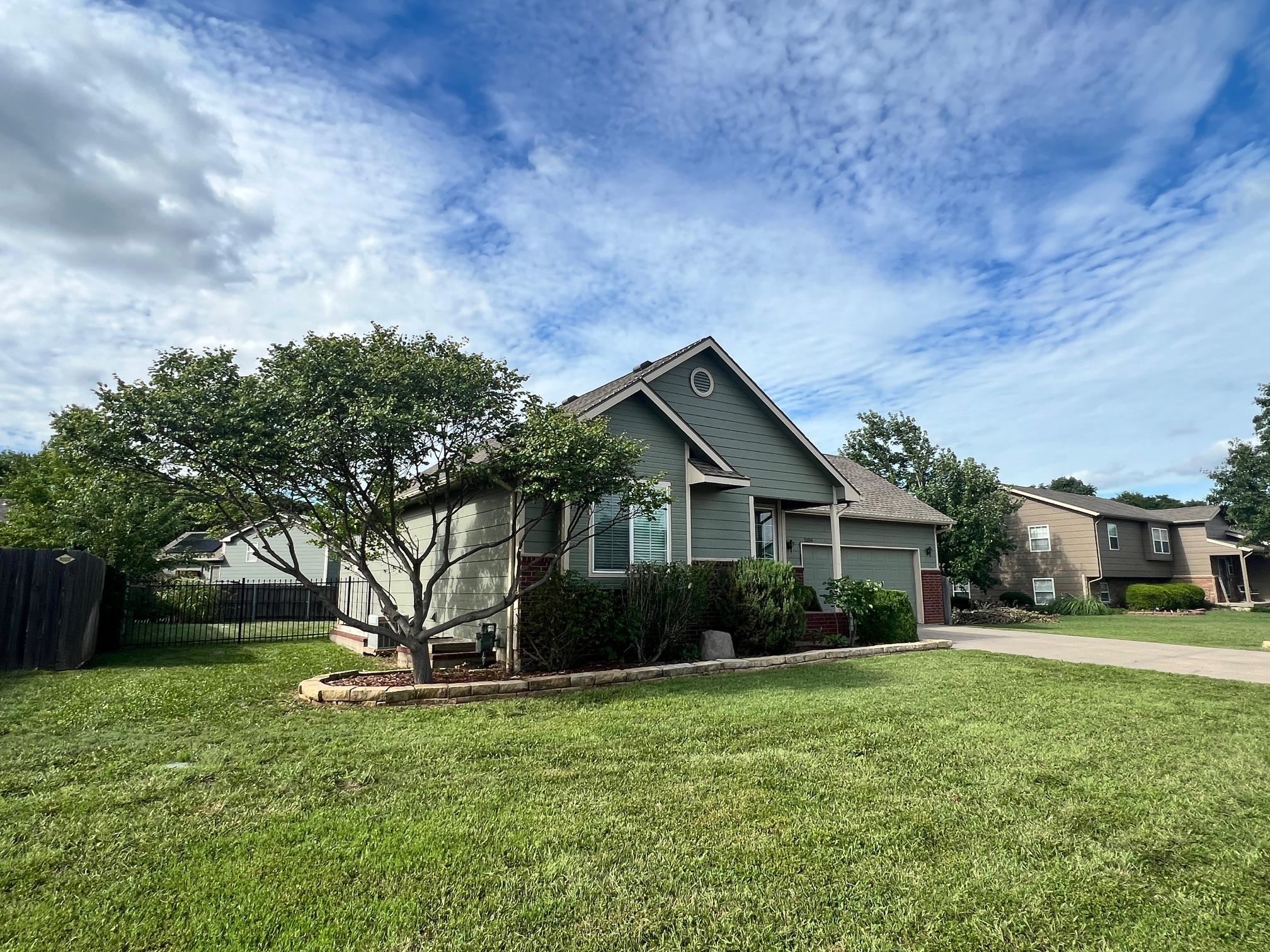 2106 E Summerset St Property Photo 4