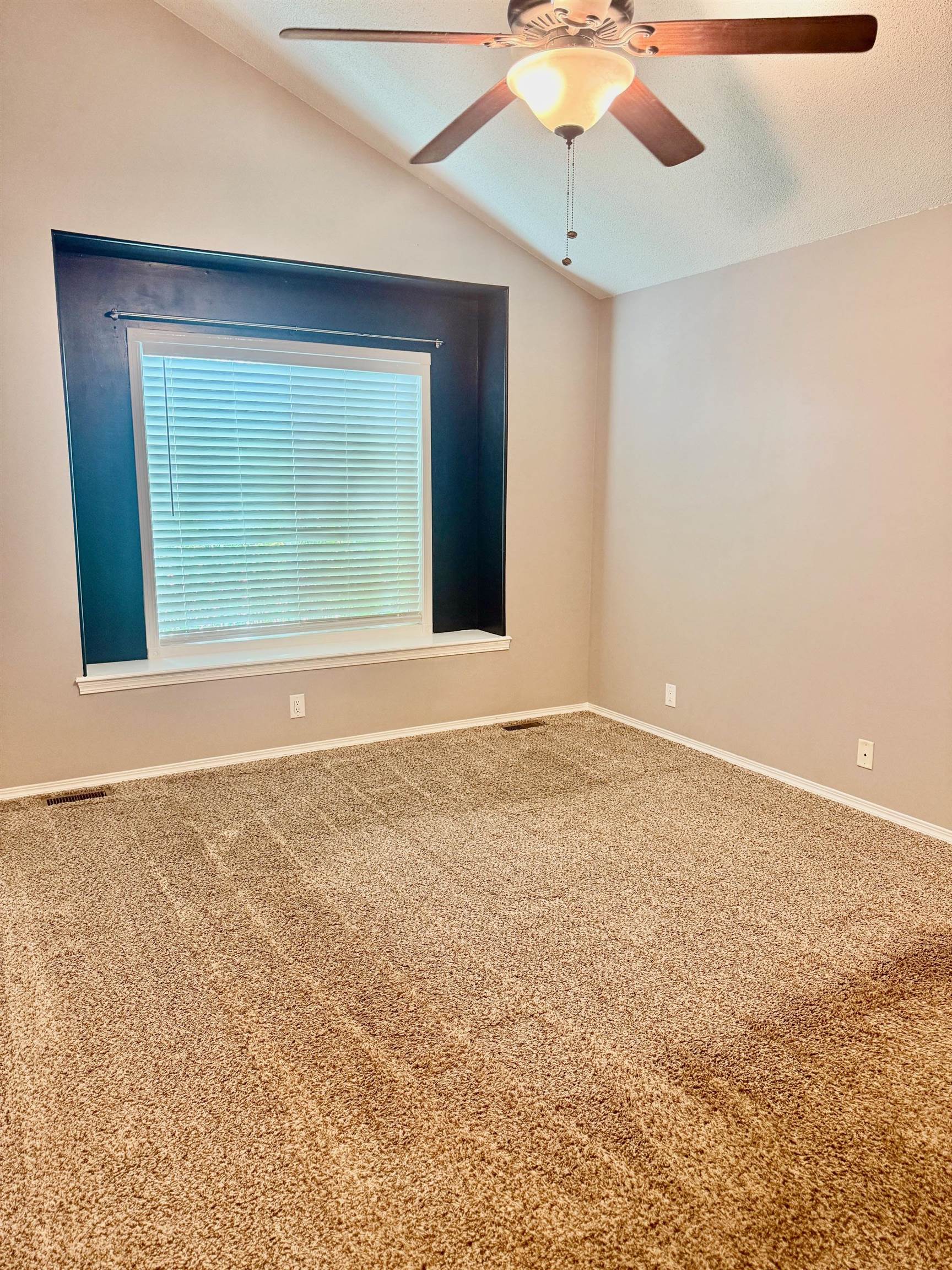 2106 E Summerset St Property Photo 8