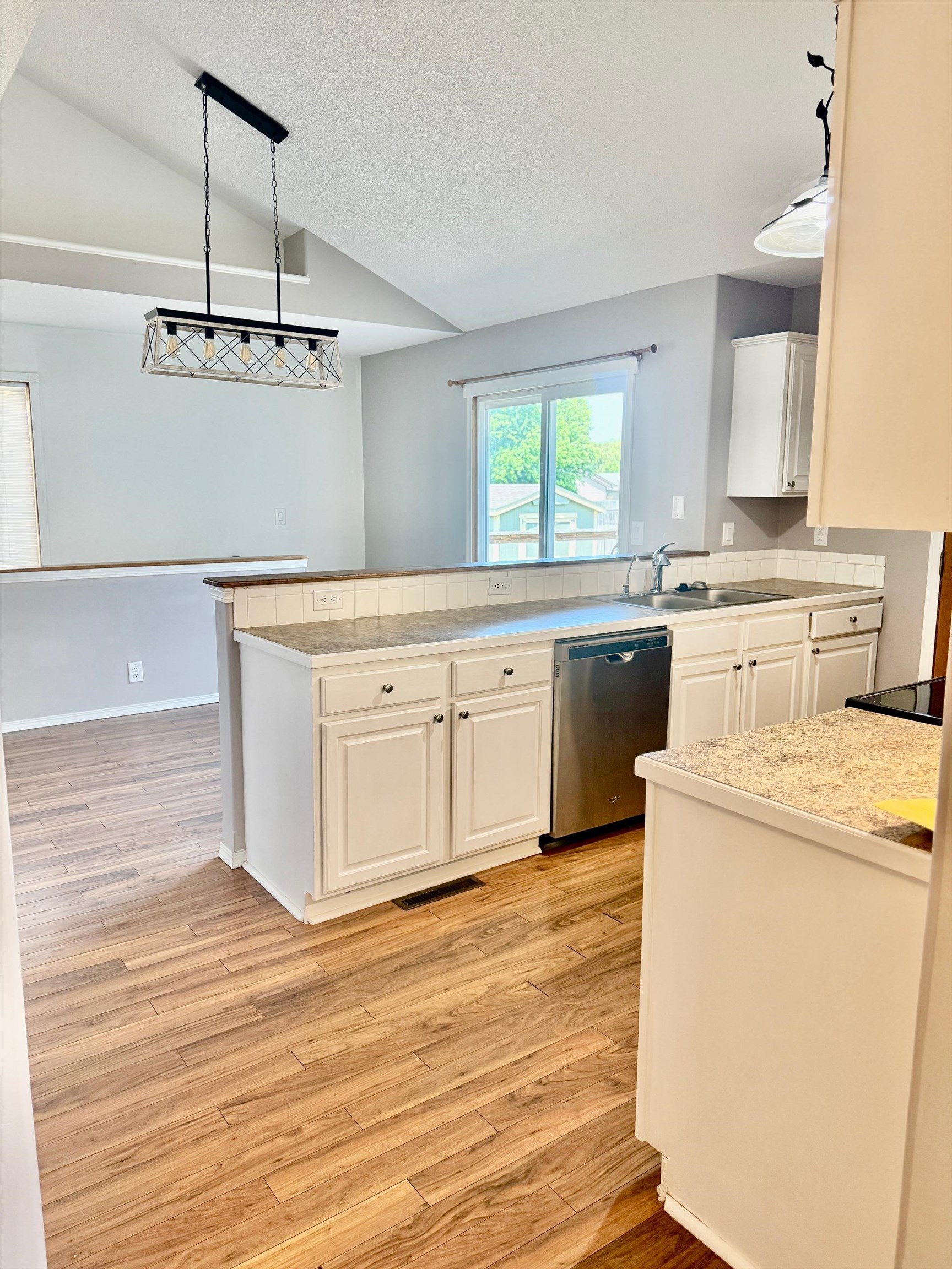 2106 E Summerset St Property Photo 13