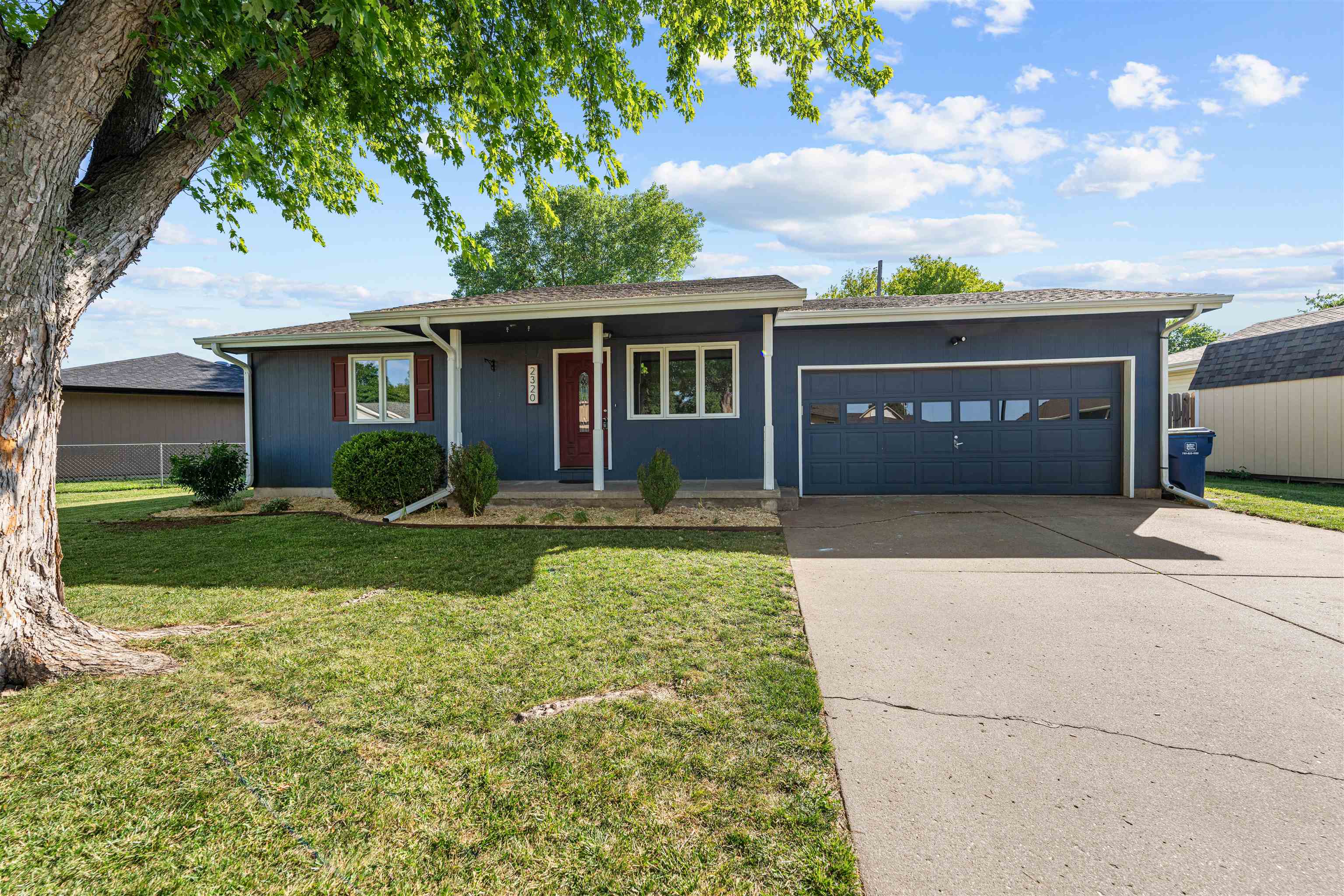 2320 Shalimar Dr Property Photo 1