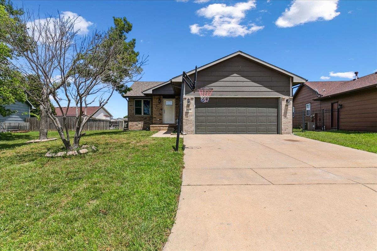 1824 S Chateau St Property Photo 1