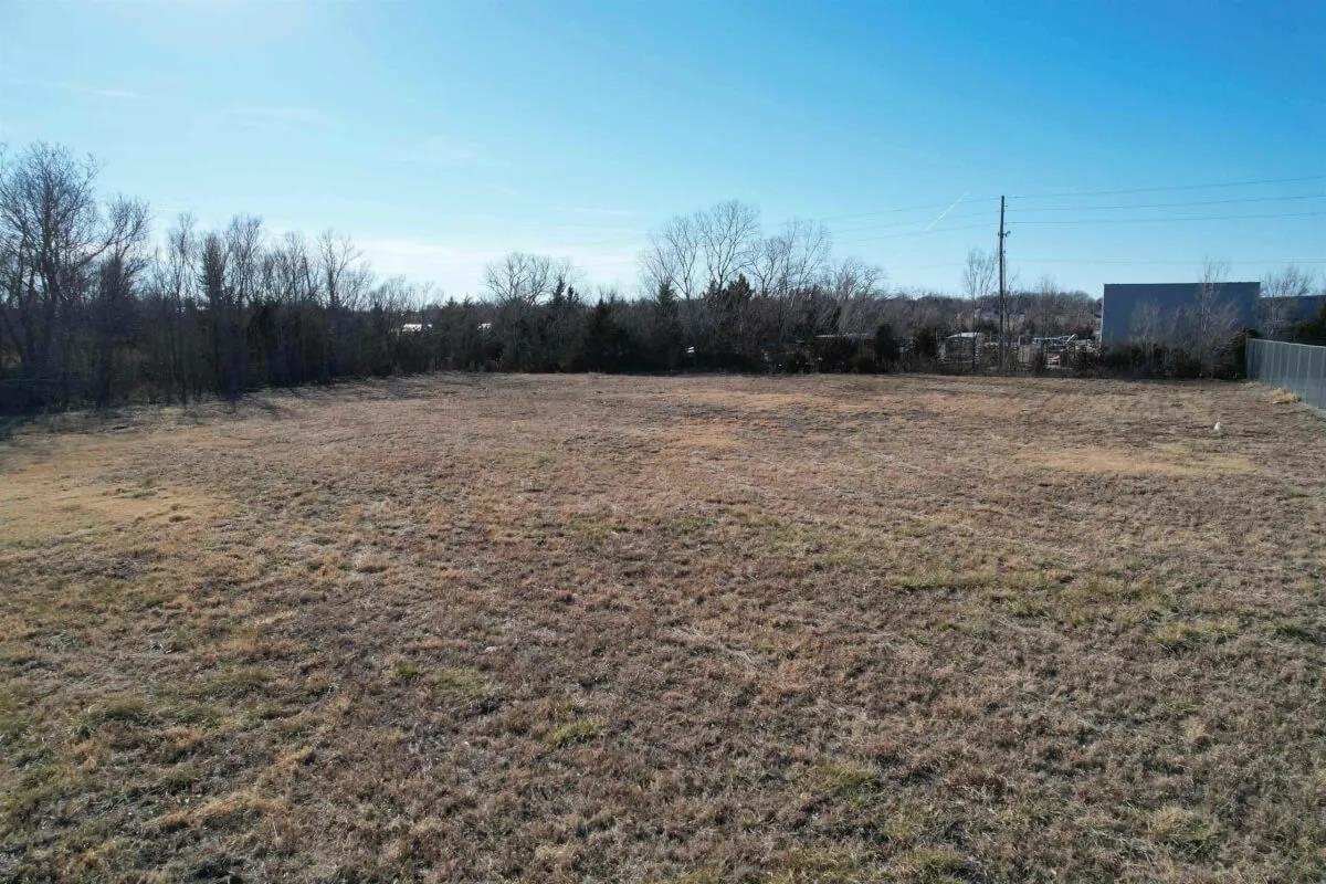 585 N Haverhill Property Photo 4